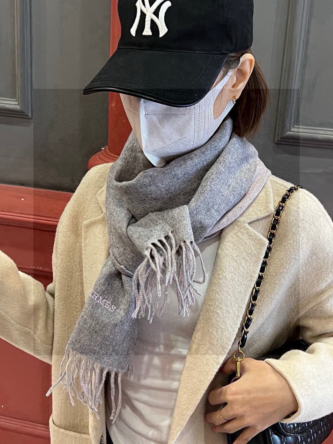 HERMFS【爱马仕】巴黎时装展双面羊绒围巾！采用蒙古高原细羊绒！手感满满地都是细腻的绒毛！这个价格绝对