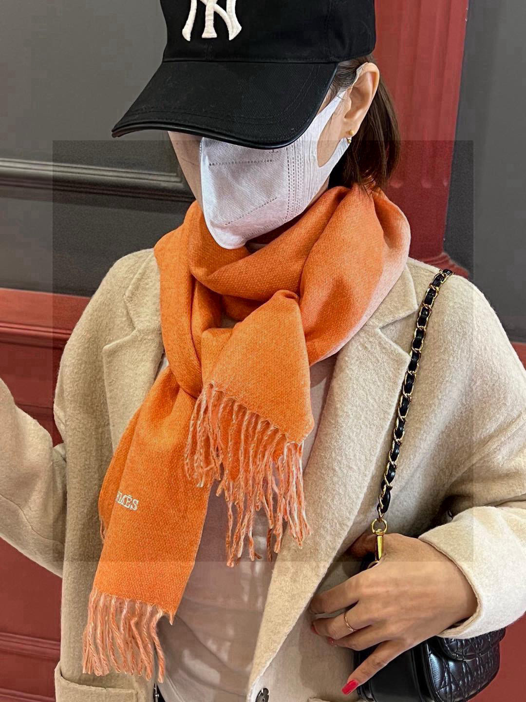 HERMFS【爱马仕】巴黎时装展双面羊绒围巾！采用蒙古高原细羊绒！手感满满地都是细腻的绒毛！这个价格绝对