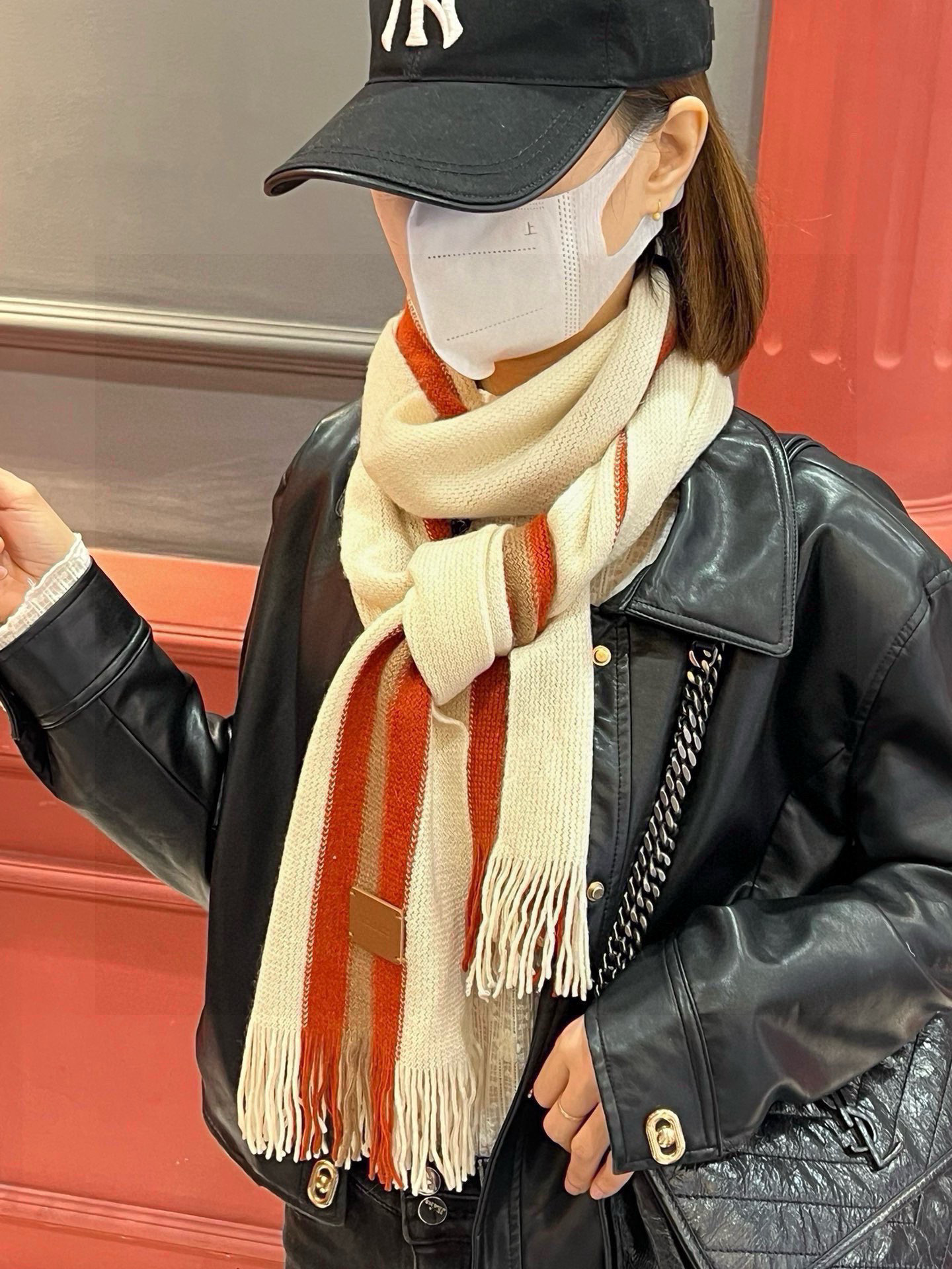 男女同款，（爱马仕）同步专柜，高端羊绒针织围巾！】可正式，可随意，非常Classical的设计。这款织法