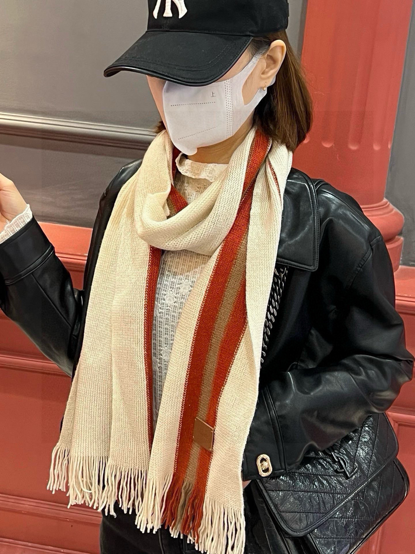 男女同款，（爱马仕）同步专柜，高端羊绒针织围巾！】可正式，可随意，非常Classical的设计。这款织法