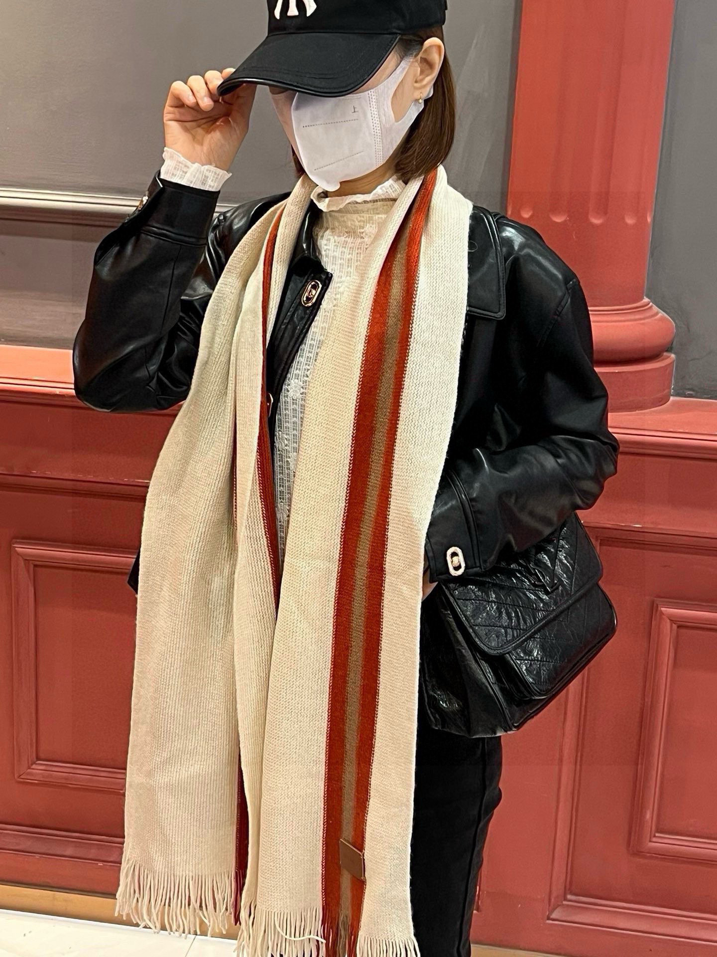 男女同款，（爱马仕）同步专柜，高端羊绒针织围巾！】可正式，可随意，非常Classical的设计。这款织法