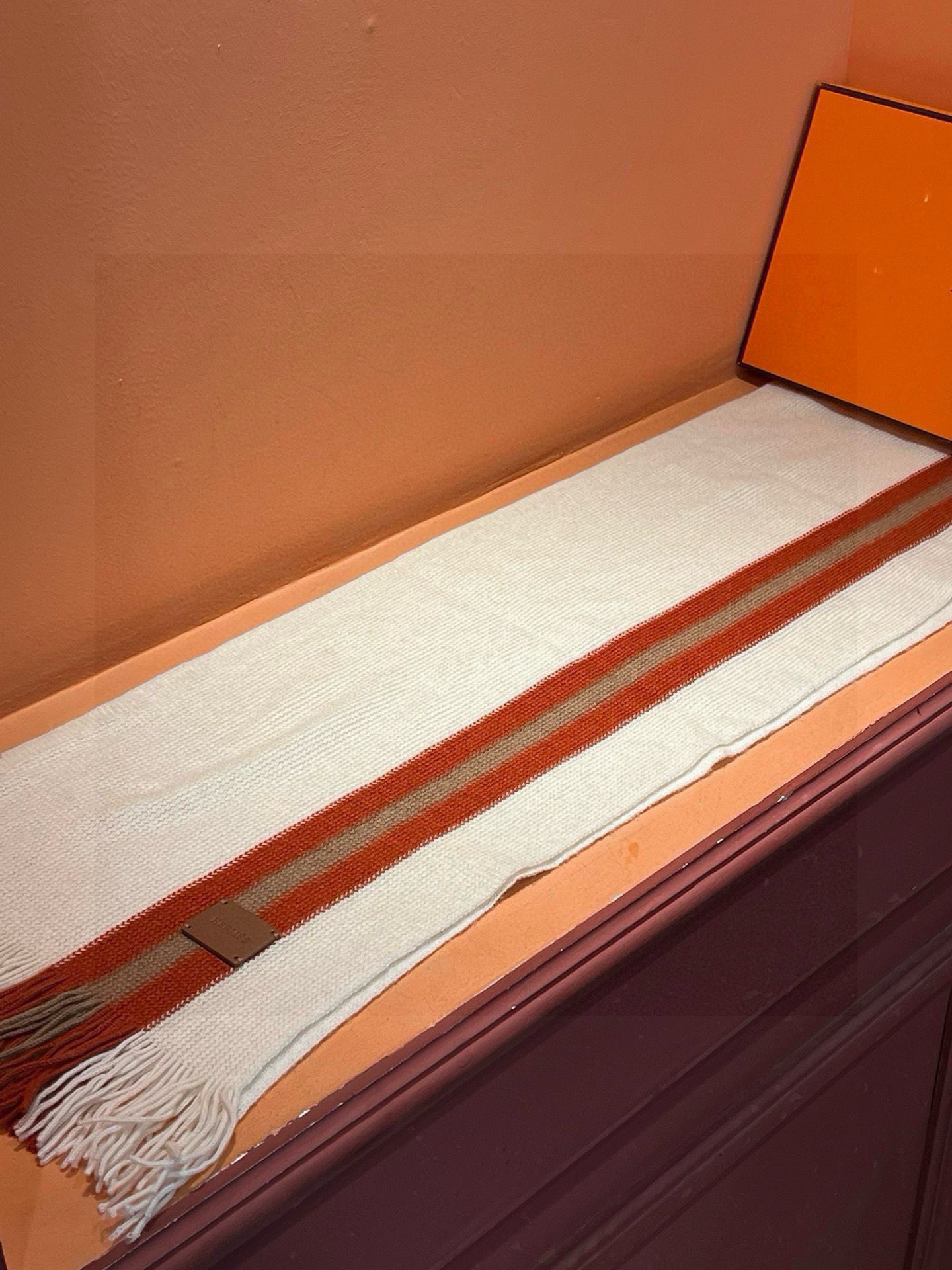 男女同款，（爱马仕）同步专柜，高端羊绒针织围巾！】可正式，可随意，非常Classical的设计。这款织法