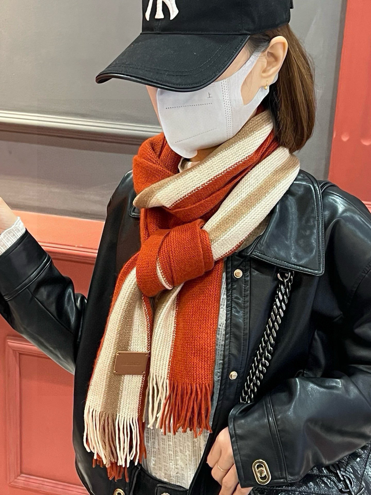 男女同款，（爱马仕）同步专柜，高端羊绒针织围巾！】可正式，可随意，非常Classical的设计。这款织法