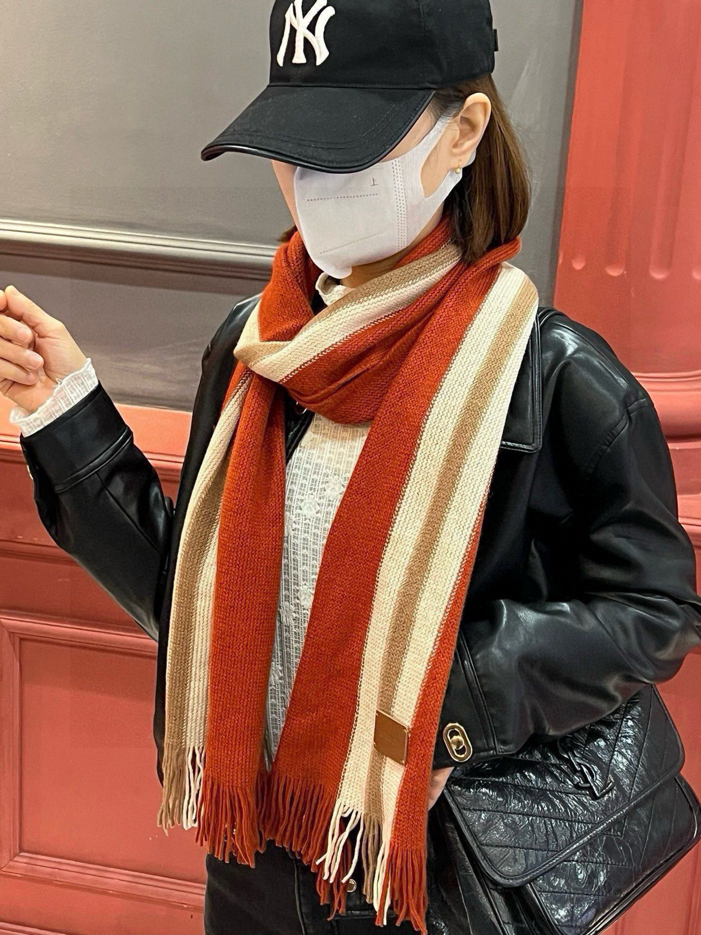 男女同款，（爱马仕）同步专柜，高端羊绒针织围巾！】可正式，可随意，非常Classical的设计。这款织法