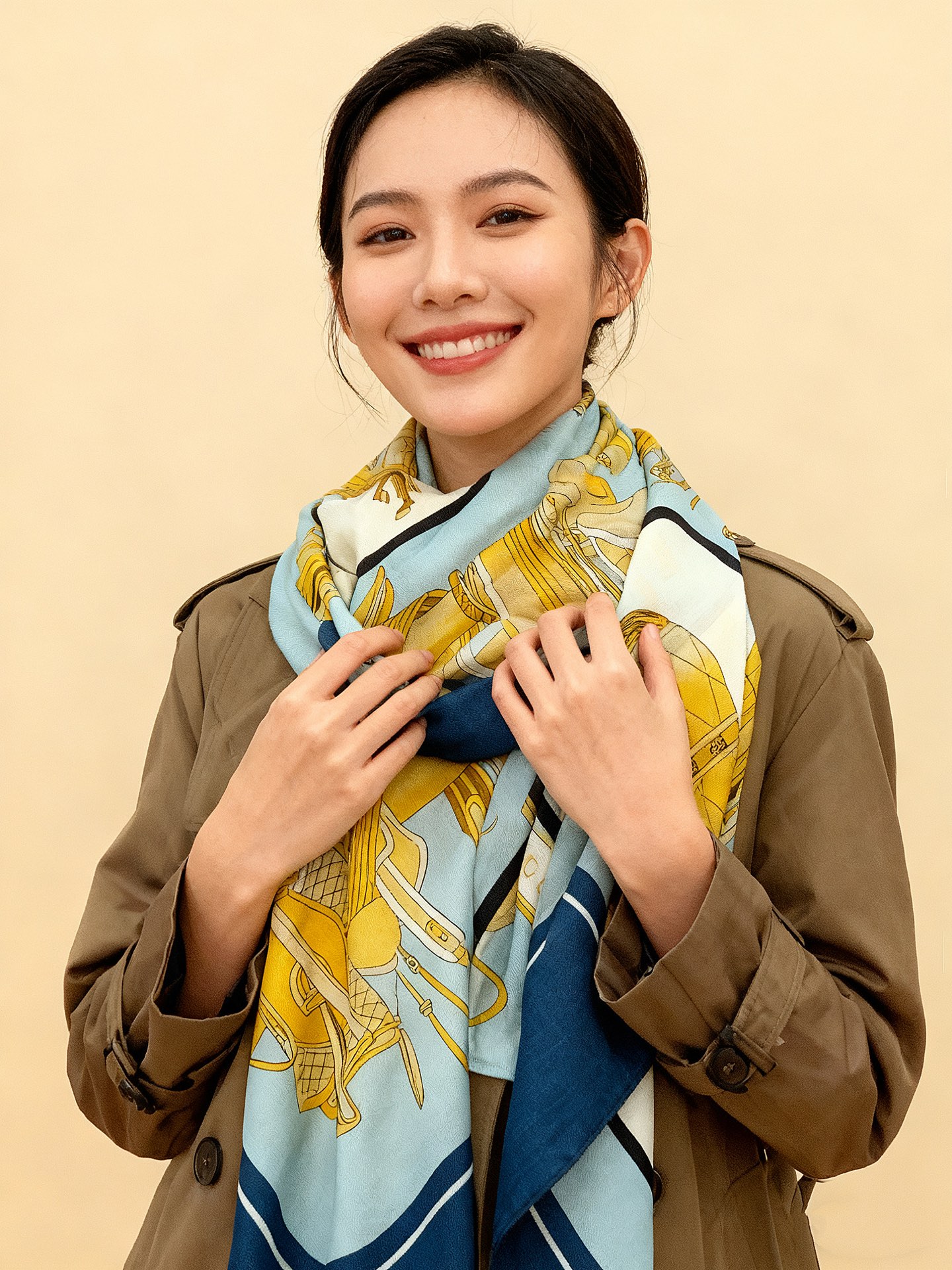 💟Gucci~140双面丝毛披肩马鞍细节和骑马图案以精致色调匠心呈献，意在向品牌与马术世界的深厚渊源致敬