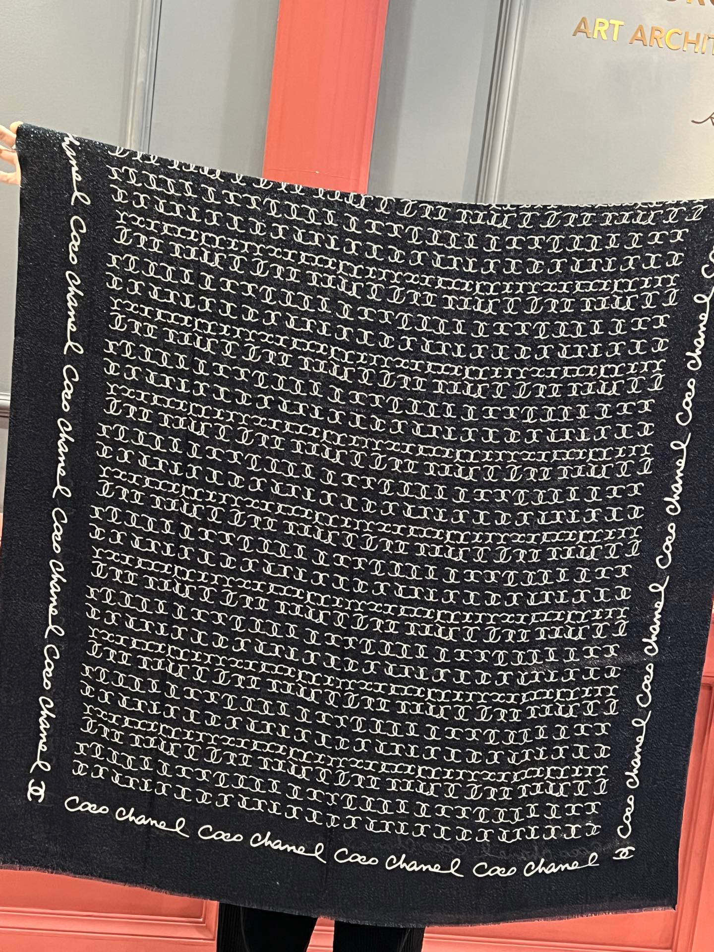 上新🌟 会发光发亮的围巾 💄💋新款客供银线💖羊绒面料长巾 😘美翻了[流泪]【手绘LOGO银线长巾】御用殿