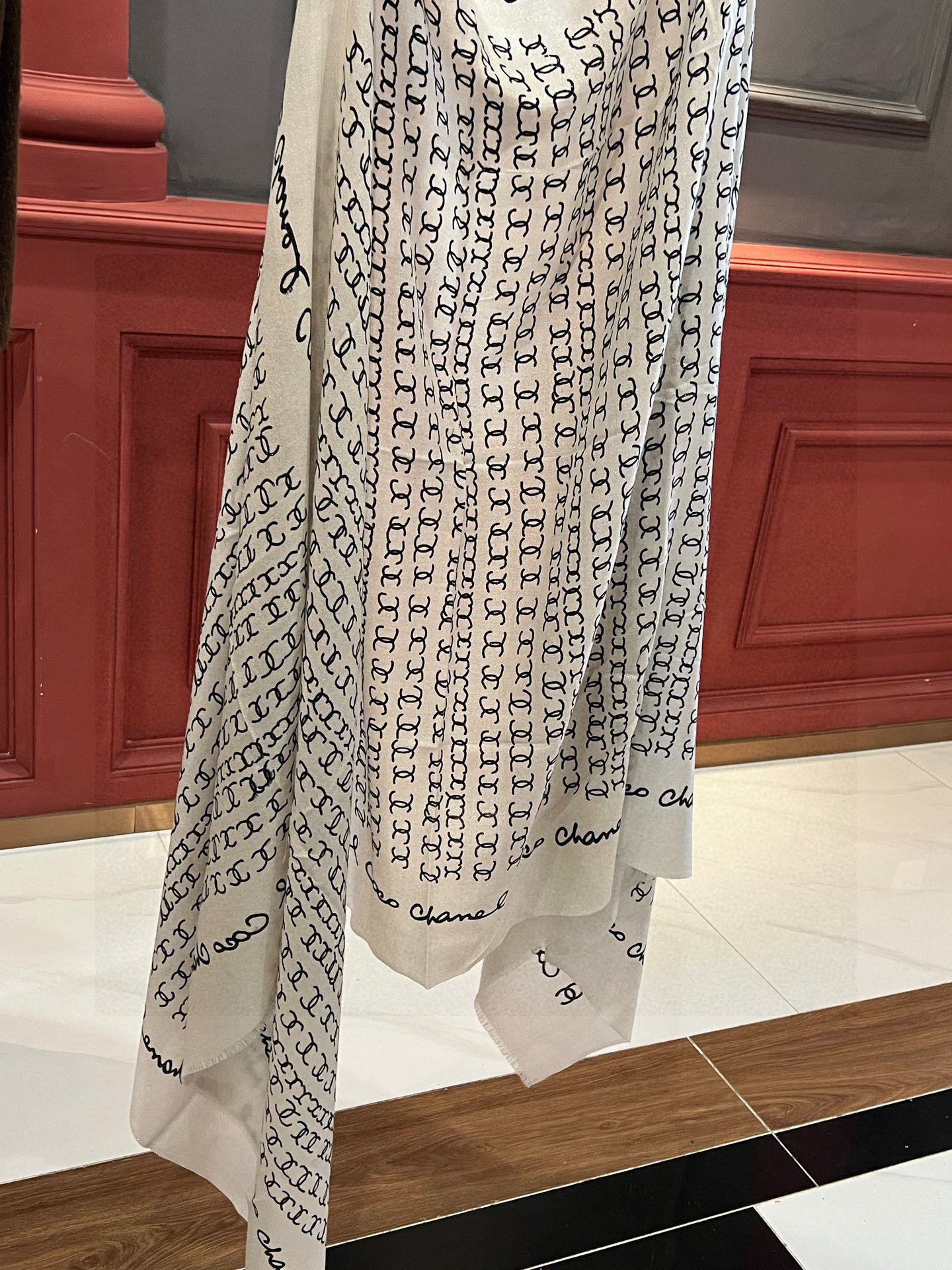 上新🌟 会发光发亮的围巾 💄💋新款客供银线💖羊绒面料长巾 😘美翻了[流泪]【手绘LOGO银线长巾】御用殿