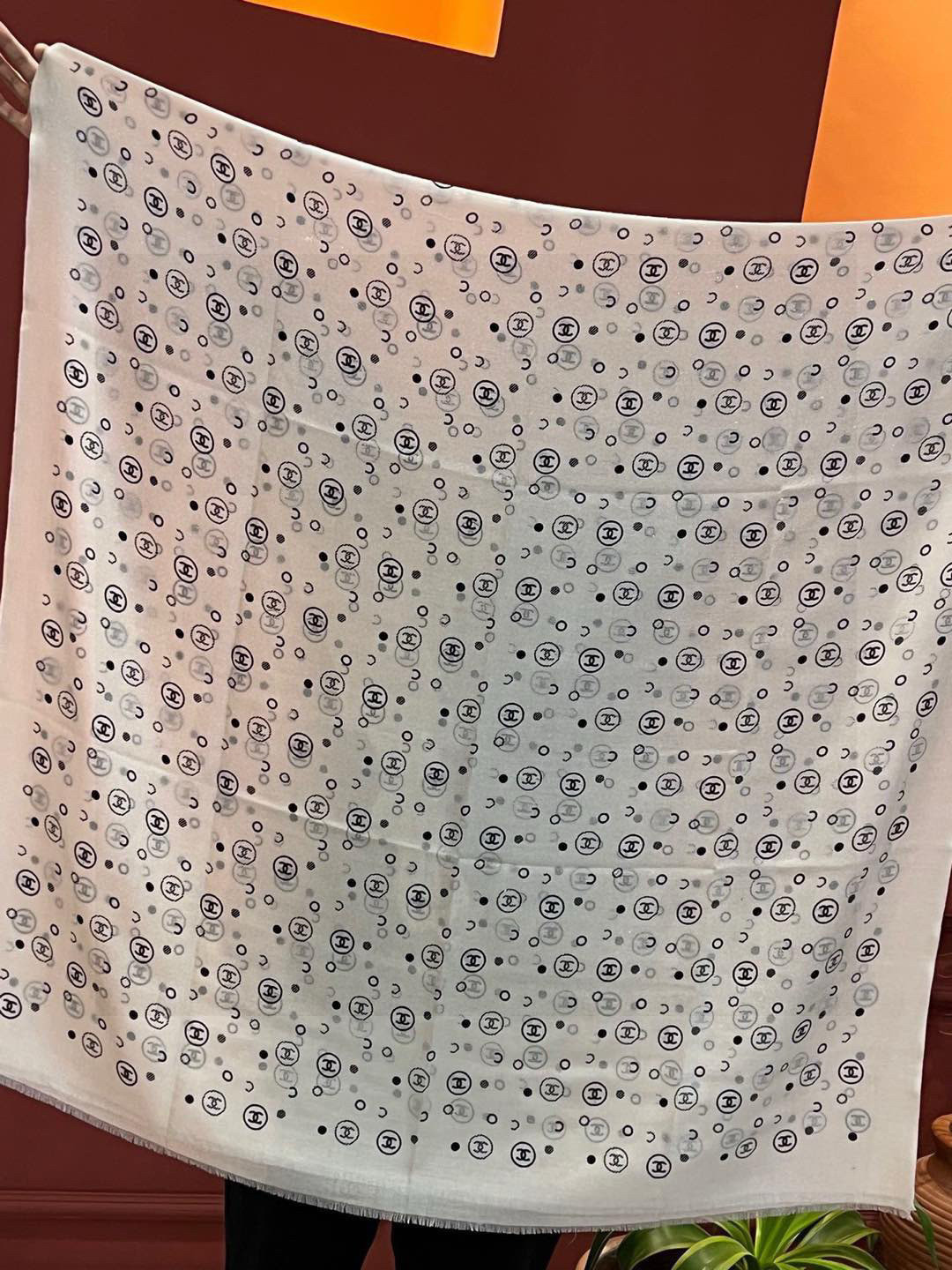 上新🌟 会发光发亮的围巾 💄💋新款客供银线💖羊绒面料长巾 😘美翻了[流泪]【小香银线图标】，御用殿堂级极