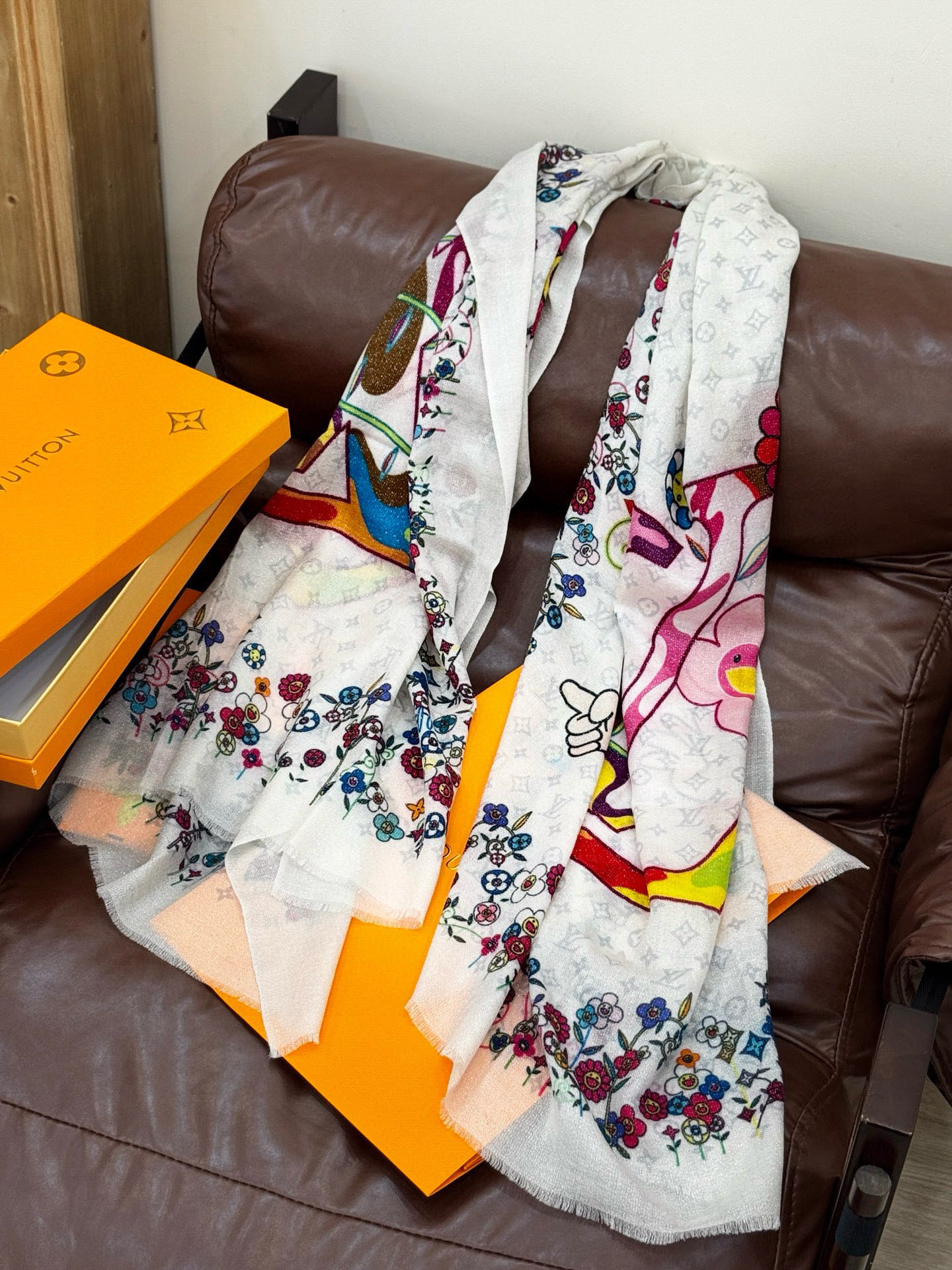 会发光发亮的围巾25年新品🌈上新 专柜同步材质 LV x TM Monogram SuPerflat F