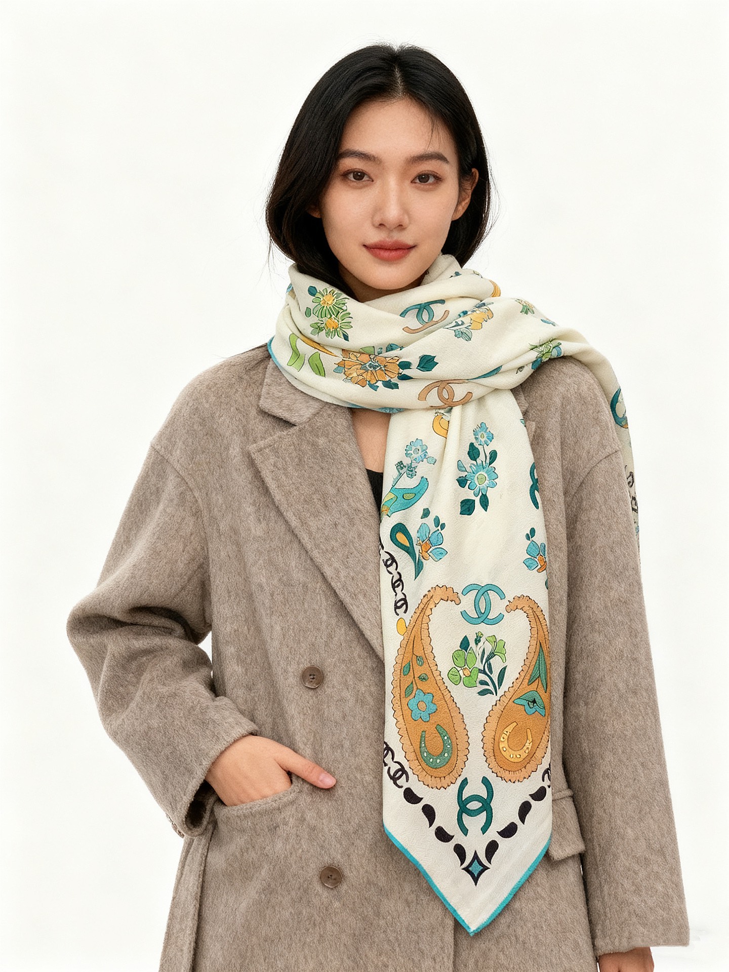 2025秋冬高级成衣系列～Chanel 【140双面同色丝绒披肩】此系列谱写一曲自由轻灵的赞歌本系列作品