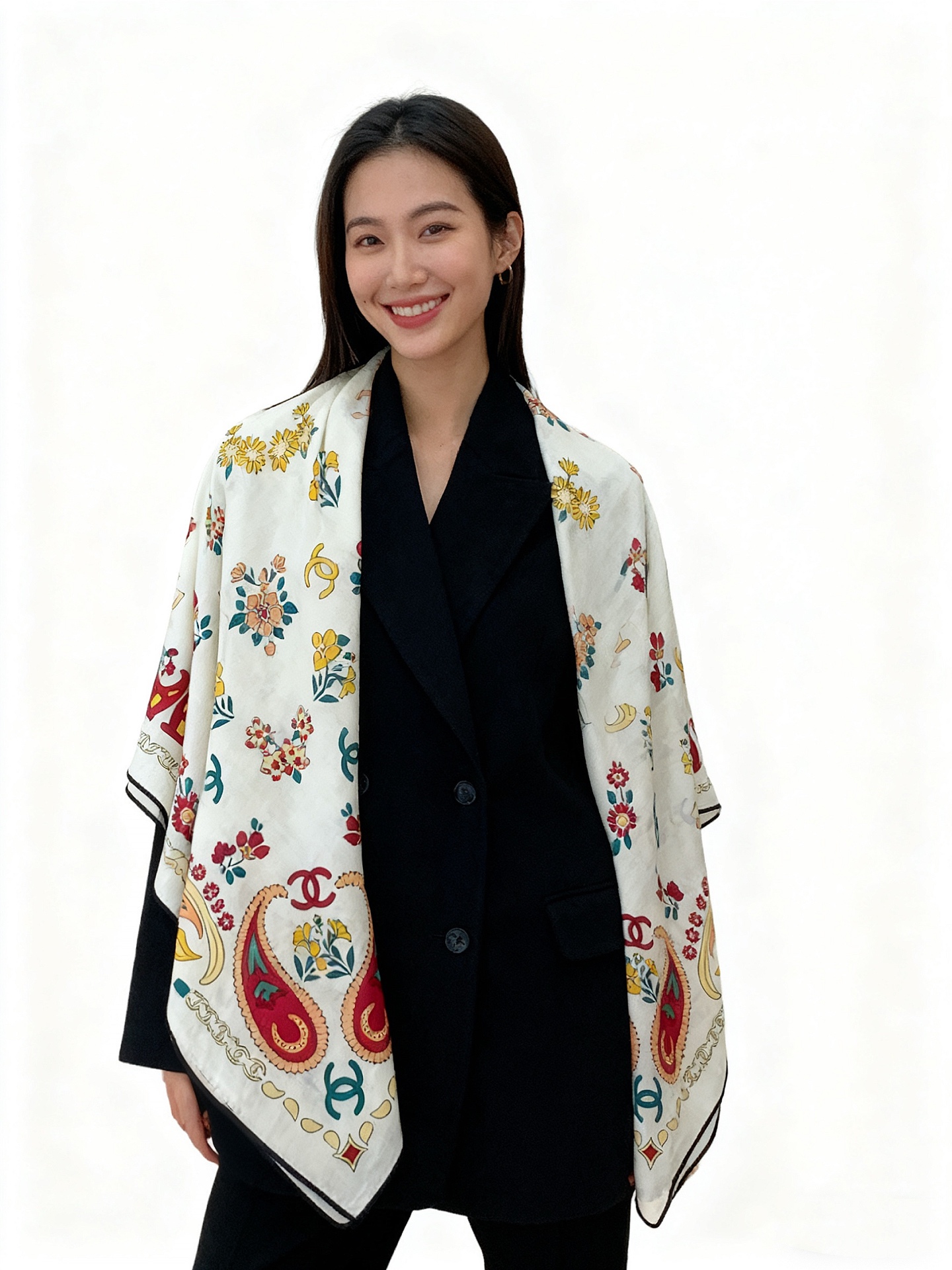 2025秋冬高级成衣系列～Chanel 【140双面同色丝绒披肩】此系列谱写一曲自由轻灵的赞歌本系列作品