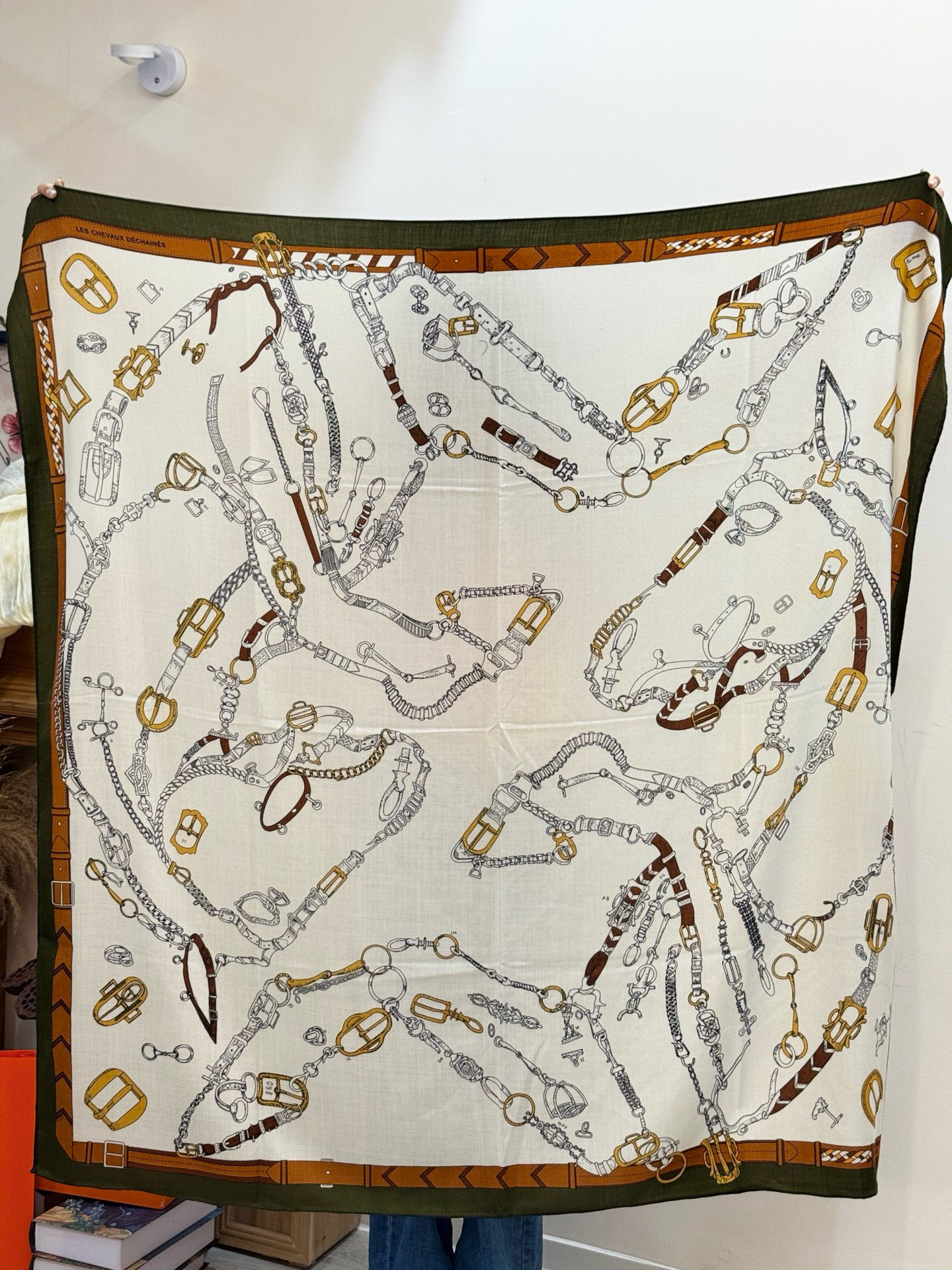 羊绒新款🆕👏👏买了都说好看‼️推荐💕爱马仕双面同色羊绒方巾【跃动的马儿双面同色140】，顶级工艺超值‼️