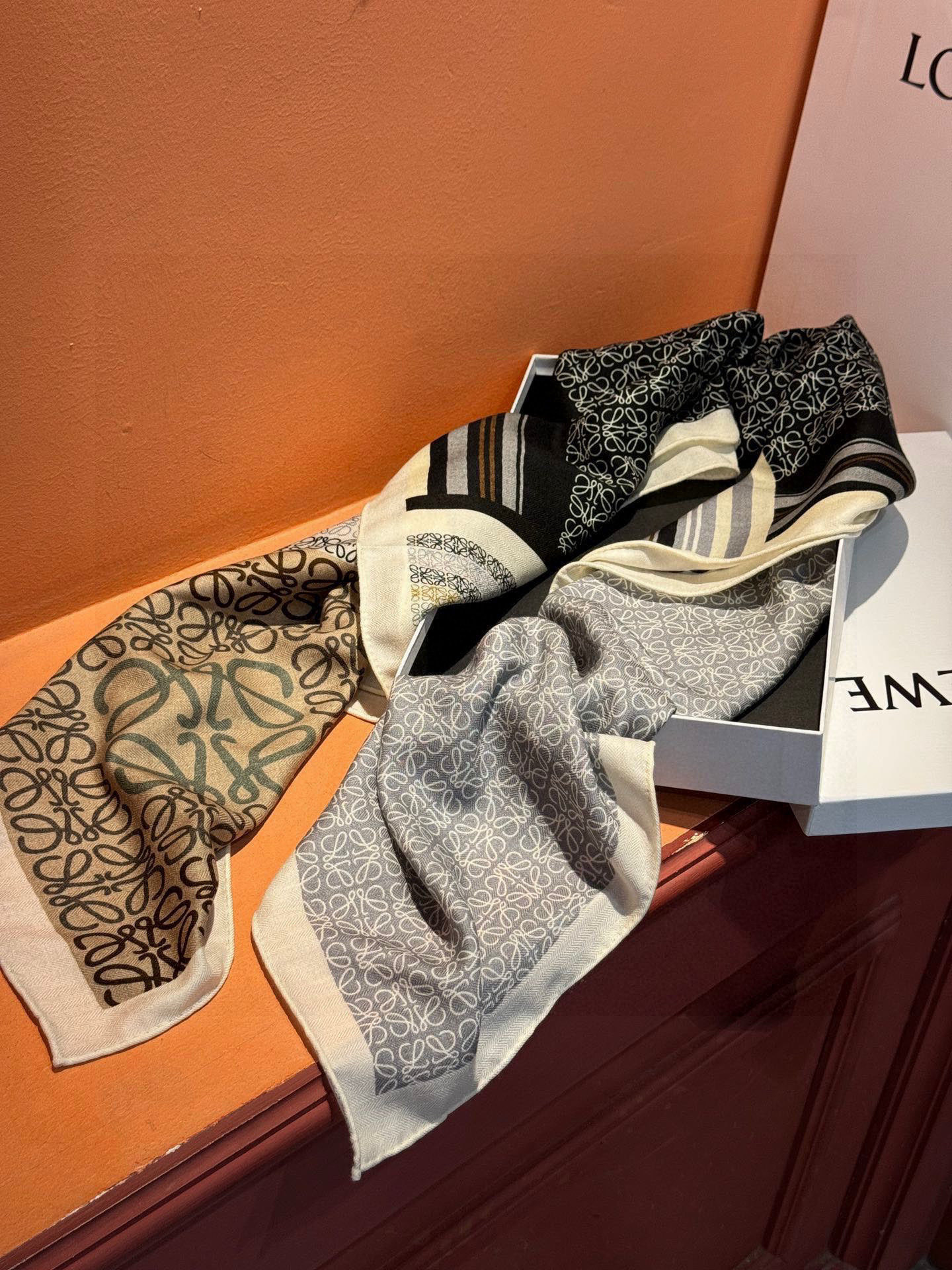 高定版 【上新❤️ Loewe罗意威专柜新款，高级又不撞款的好东西！！！】能力范围能带给大家最好的品质，