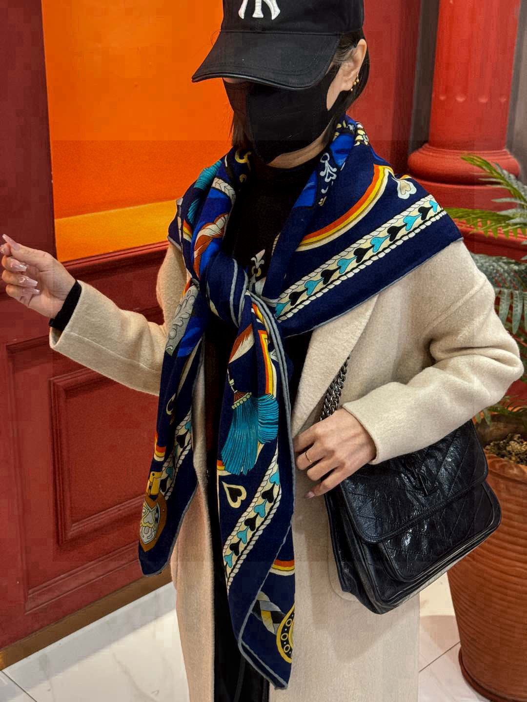 【双面同色】原单爱马仕140cm丝绒方巾💕 甜蜜的鞍具，装饰家芳登和佩西耶设计的一款餐盘增添骑士般的浪漫