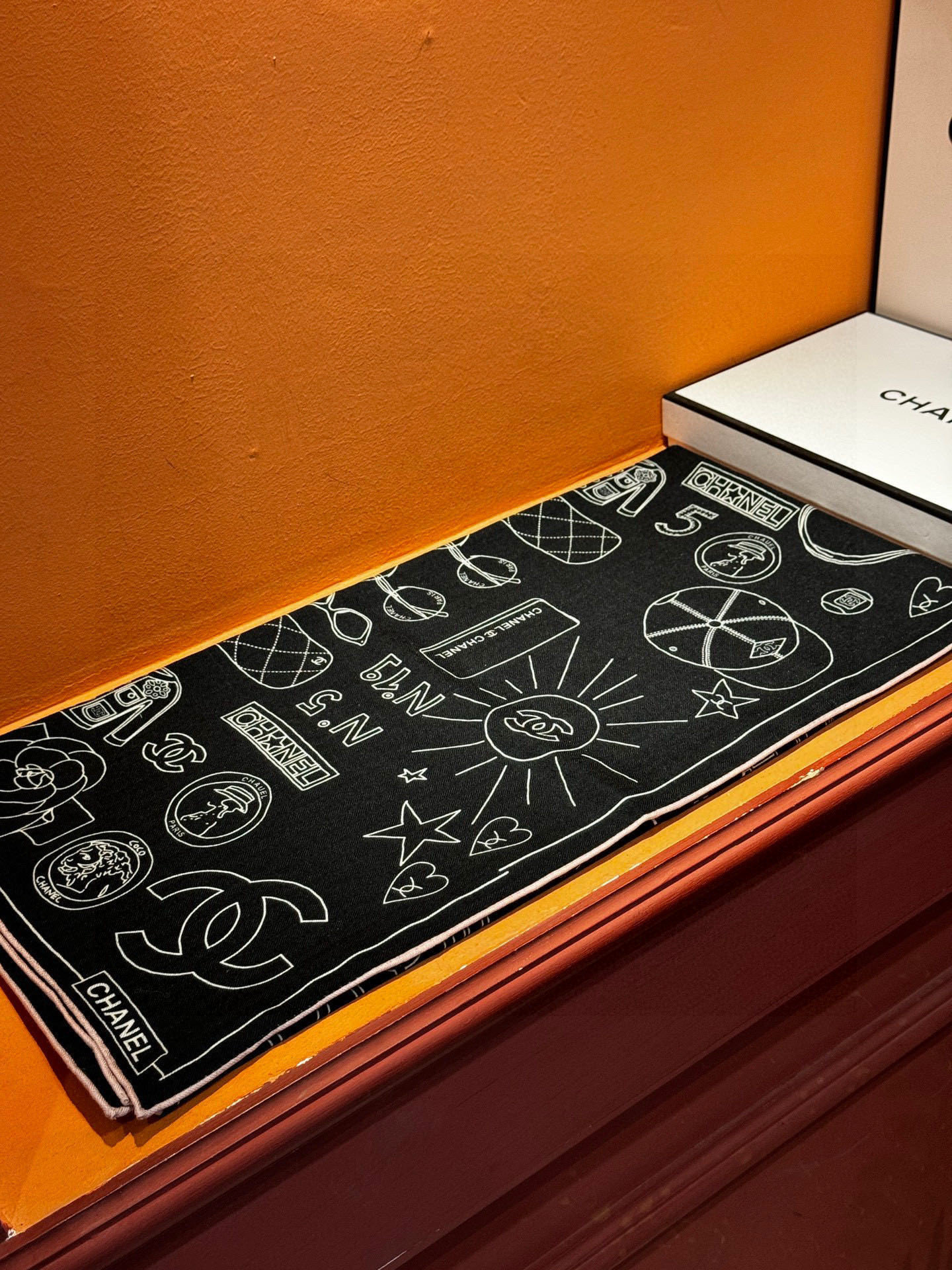 【升级双面同色 加密面料】 上新❤️ 140*140台版印花 黑白二色 高级都市新贵！山茶花的再一次邂逅