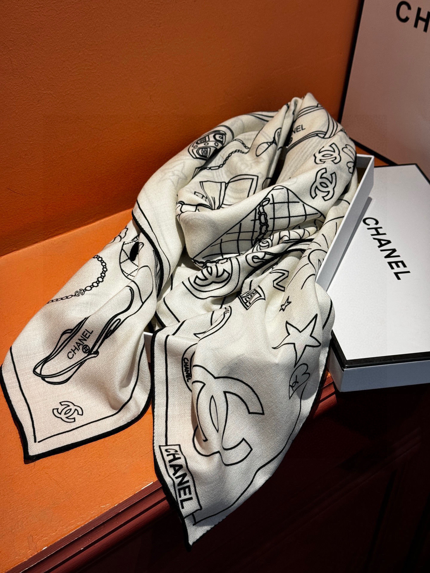 【升级双面同色 加密面料】 上新❤️ 140*140台版印花 黑白二色 高级都市新贵！山茶花的再一次邂逅