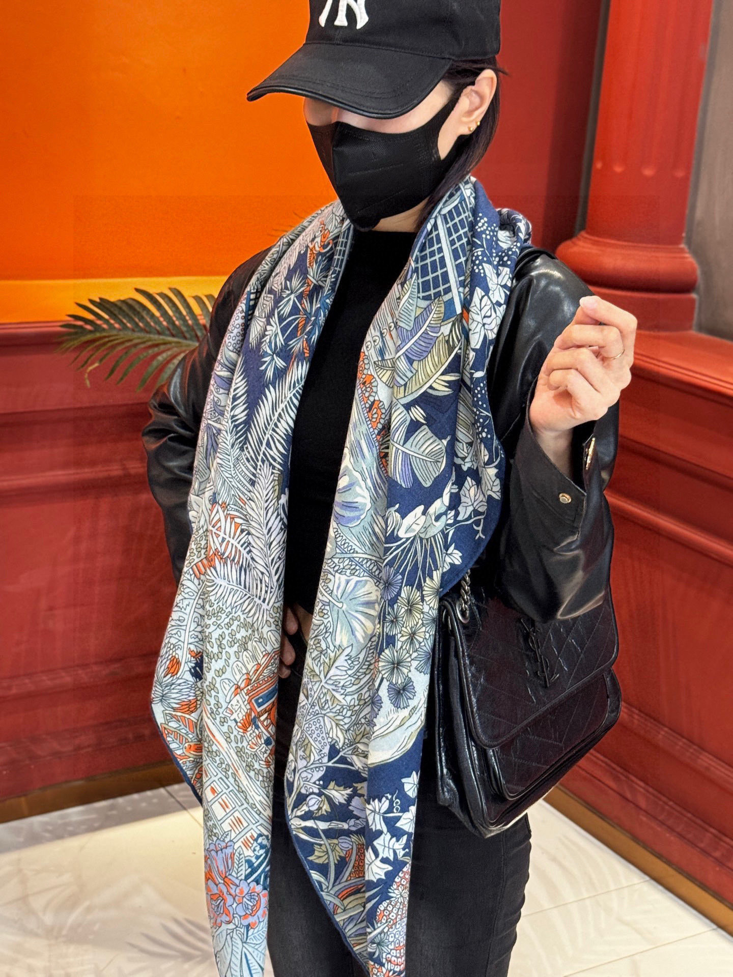 💟2025年秋冬抢先 上新💞【双面同色丝绒方巾】手工卷边山羊绒和真丝混纺披肩（70%山羊绒，30%桑蚕丝