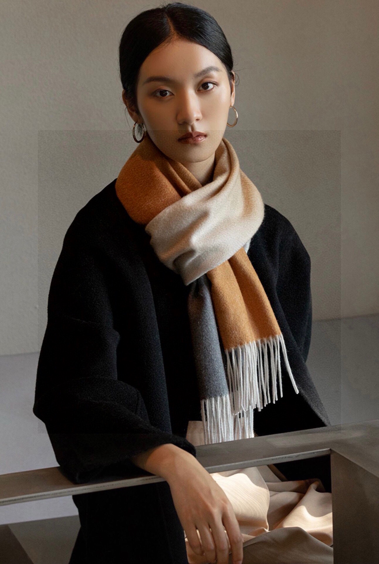 ✨✨太美了😍 爱马仕 美到要尖叫😱专柜最新款🎊英伦欧美范儿「多色渐变」又是一款即时尚又实用的大围巾&长巾