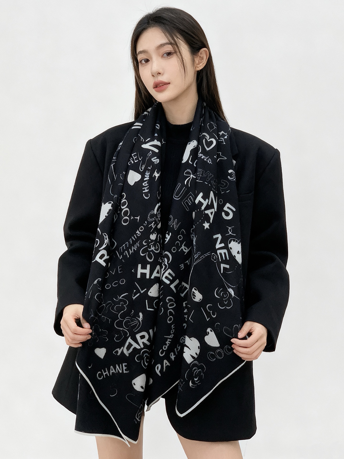 2025秋冬高级成衣系列～Chanel 【140双面同色丝绒披肩】此系列谱写一曲自由轻灵的赞歌本系列作品