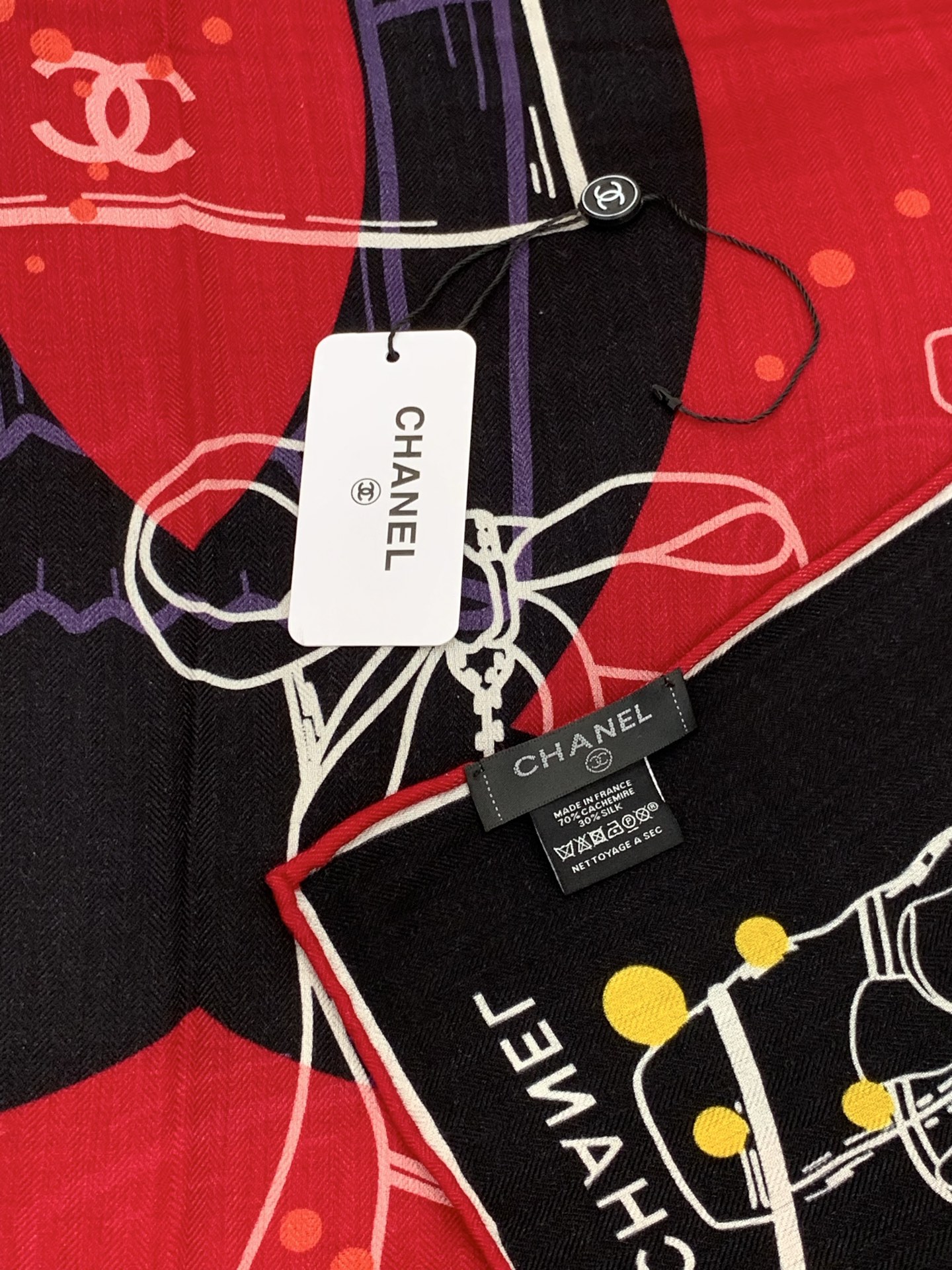 2025秋冬高级成衣系列～Chanel 【140双面同色丝绒披肩】此系列谱写一曲自由轻灵的赞歌本系列作品