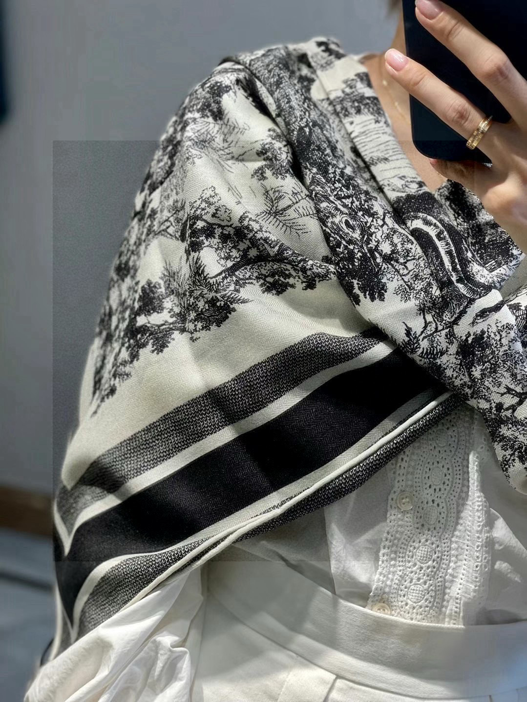 Dior ❤【️巴黎地图】黄金尺寸110*110双面同色丝绒方巾 不爱140繁复尺寸的姐妹可以选择110