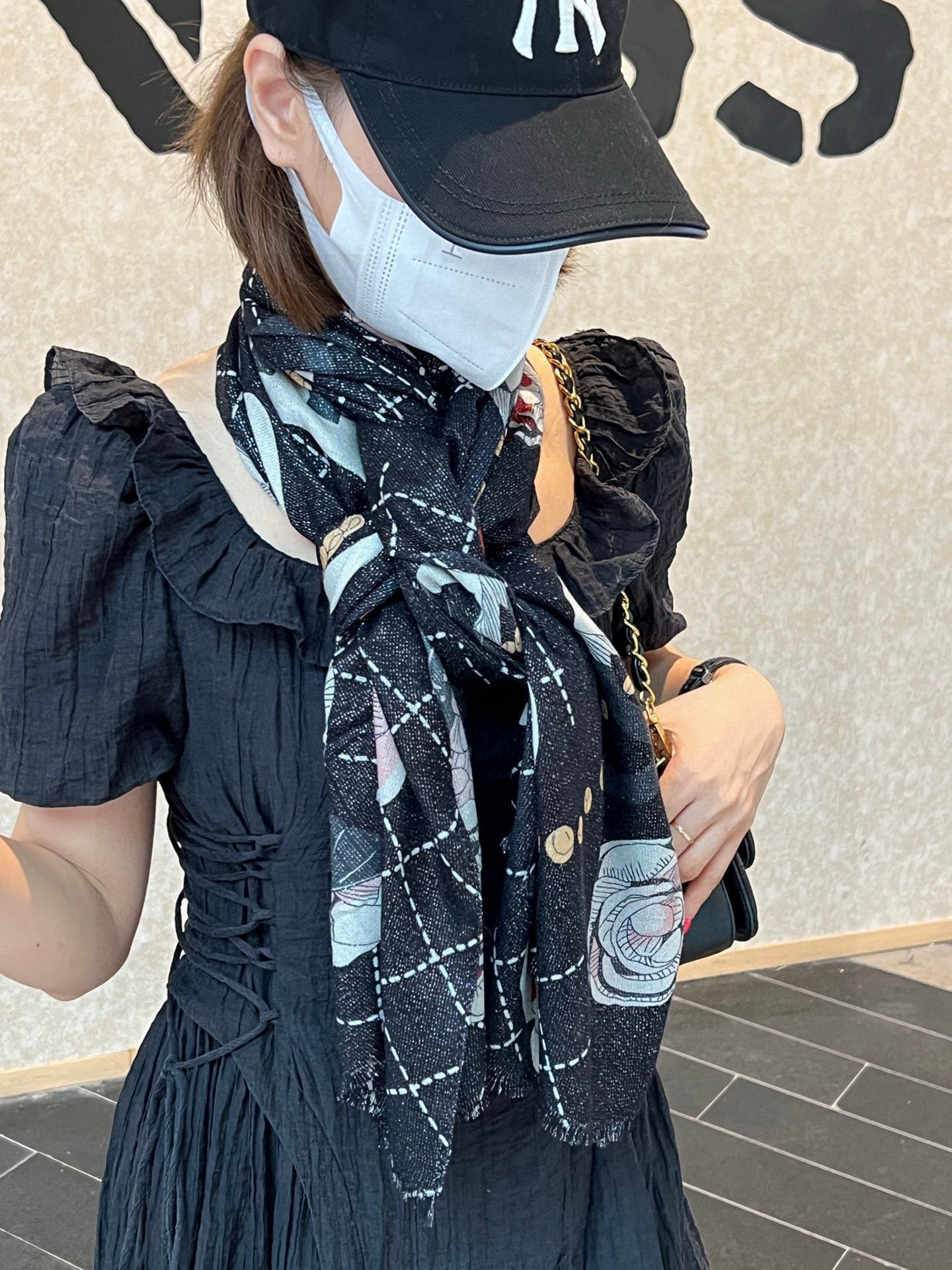 会发光发亮的围巾 💄💋新款客供亮片💖羊绒面料长巾 😘美翻了[流泪]【彩色山茶花银线长巾】御用殿堂级极‼️