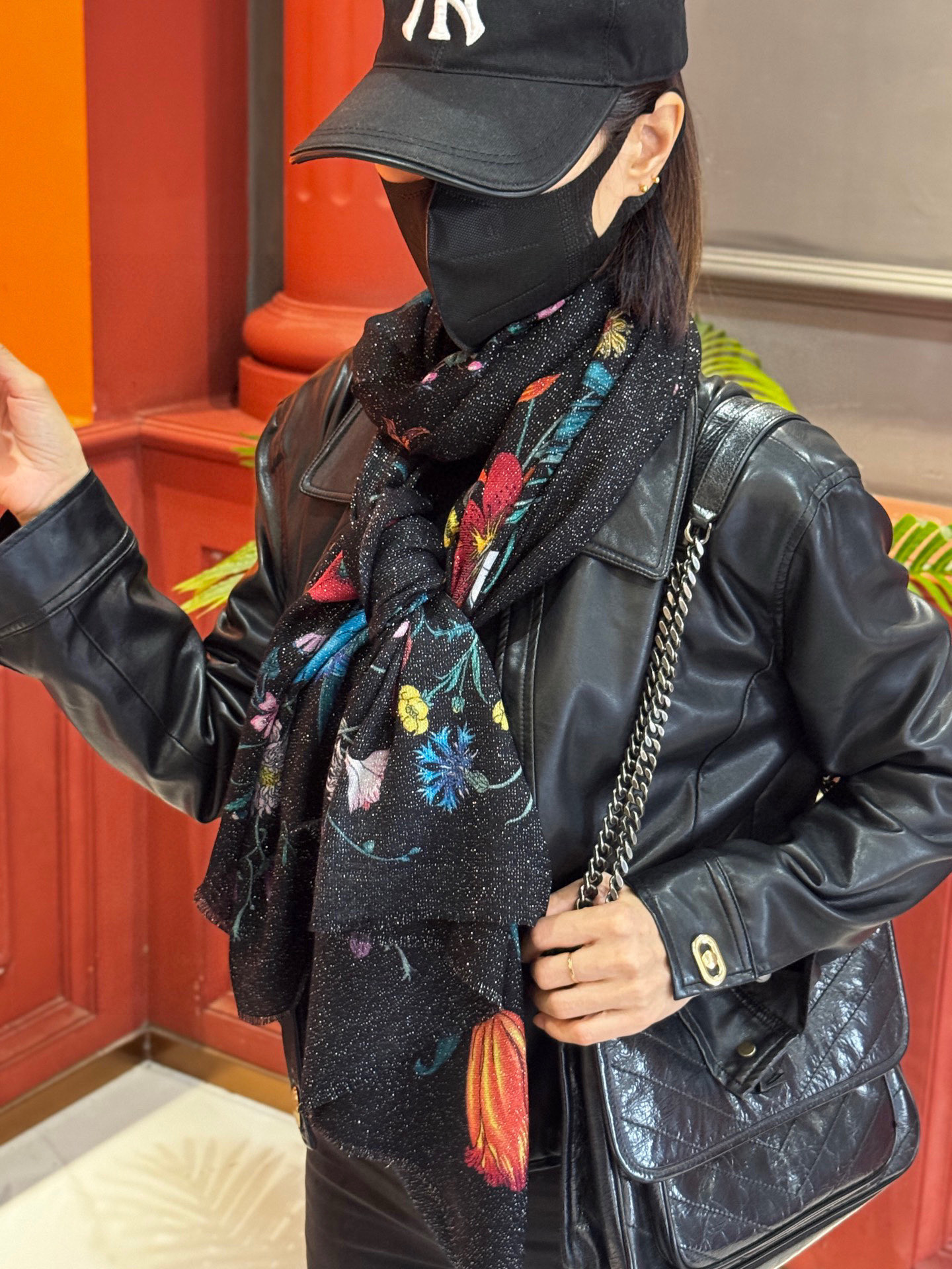 会发光发亮的围巾羊绒新款 🆕🆕🌈💫速度‼️下手一定要快‼️G家新款【花卉长巾】，高端 大爱 货极少 现在