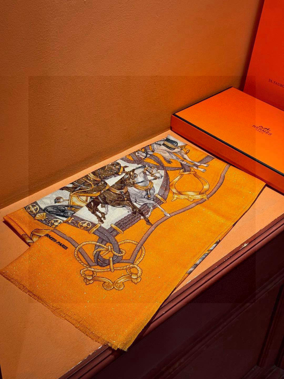 会发光发亮的围巾 新款🆕🏇🏇买了都说好看‼️推荐💕顶级工艺超值‼️爱马仕专柜爆款🎁💟立体呈现图案纹路实物