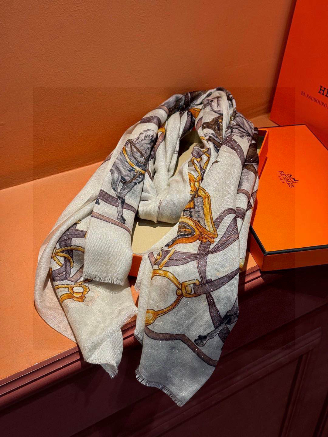 会发光发亮的围巾 新款🆕🏇🏇买了都说好看‼️推荐💕顶级工艺超值‼️爱马仕专柜爆款🎁💟立体呈现图案纹路实物