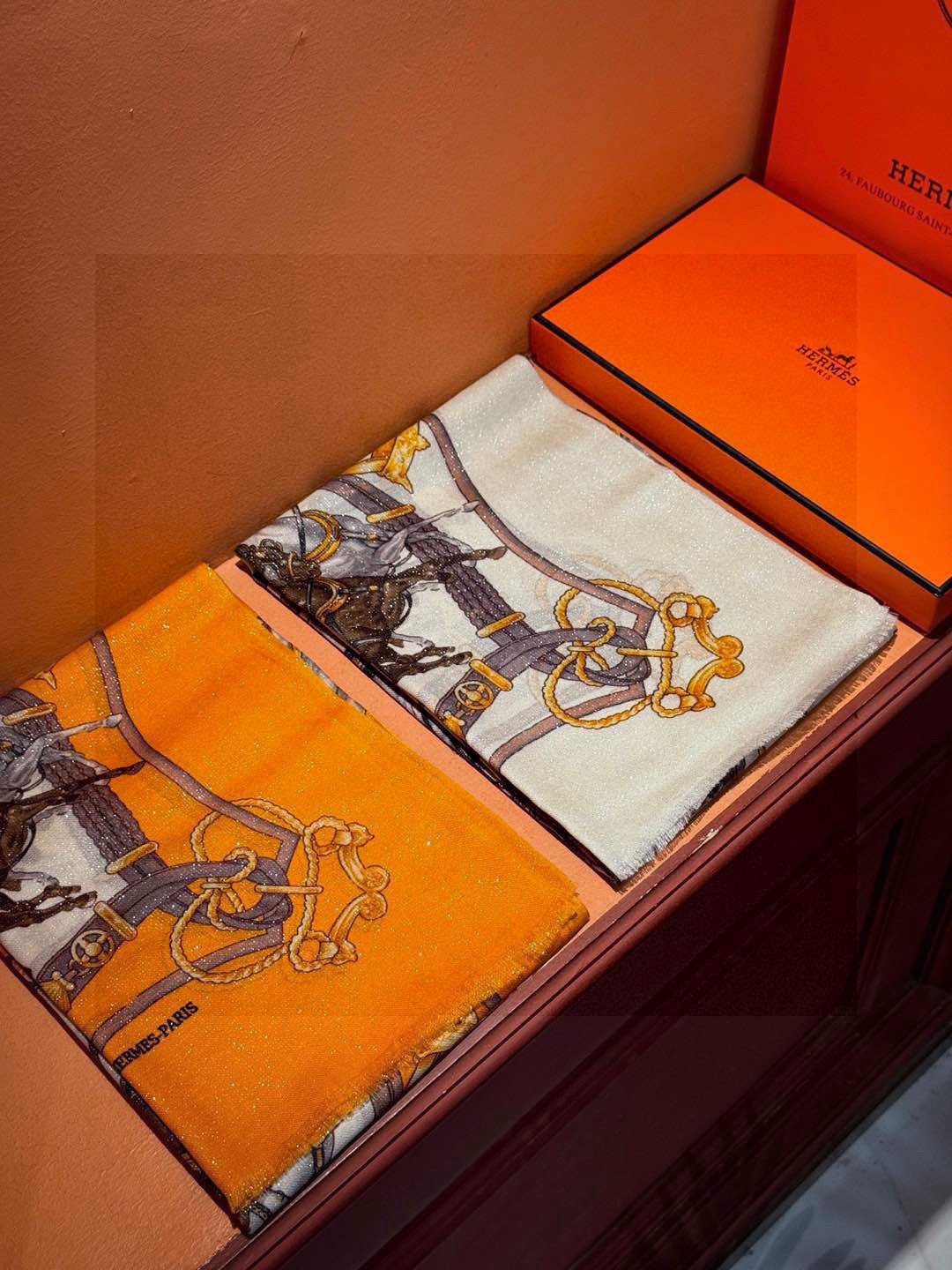 会发光发亮的围巾 新款🆕🏇🏇买了都说好看‼️推荐💕顶级工艺超值‼️爱马仕专柜爆款🎁💟立体呈现图案纹路实物