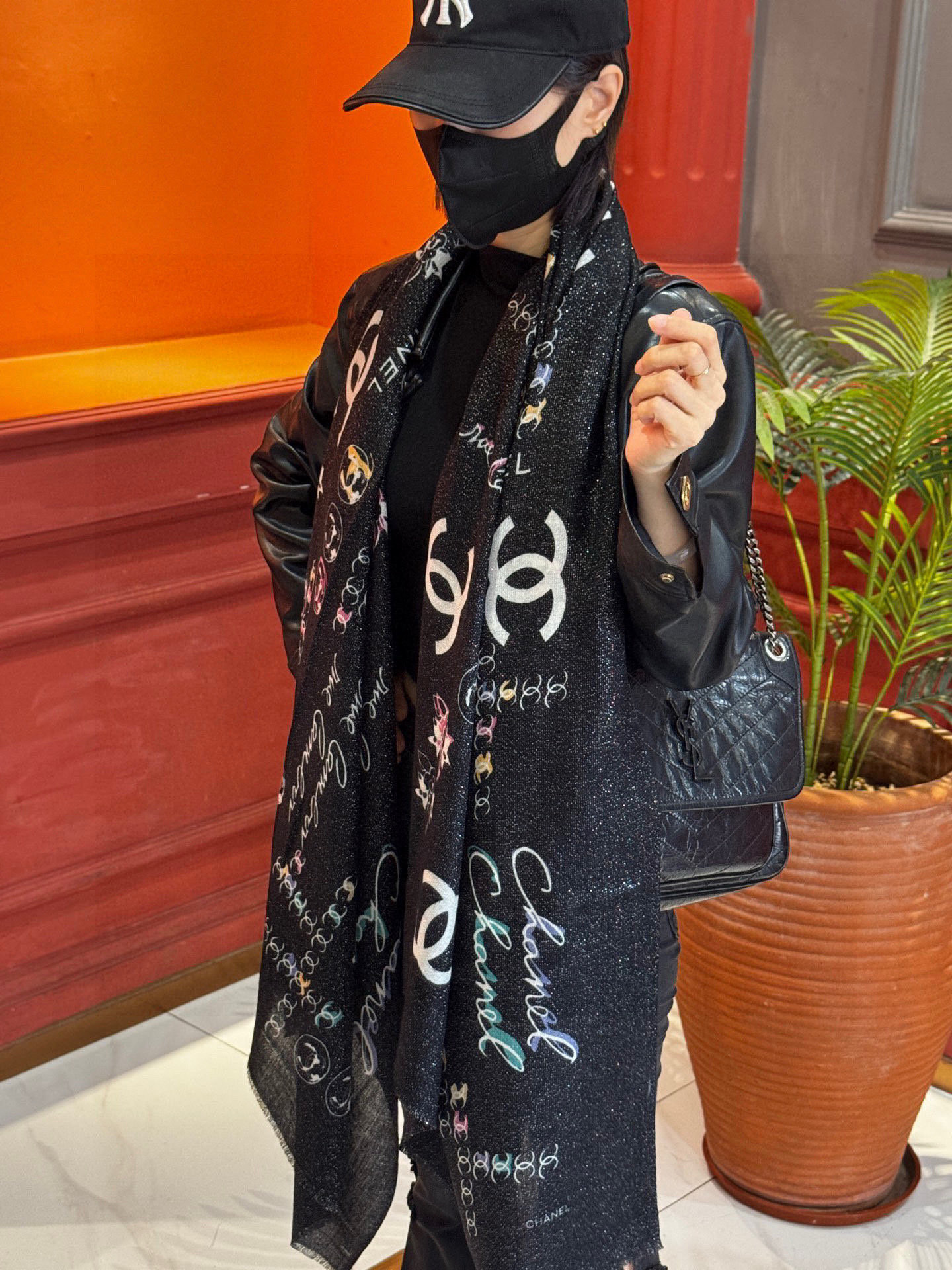 上新🌟 会发光发亮的围巾 💄💋新款客供银线💖羊绒面料长巾 😘美翻了[流泪]【手绘LOGO银线长巾】御用殿