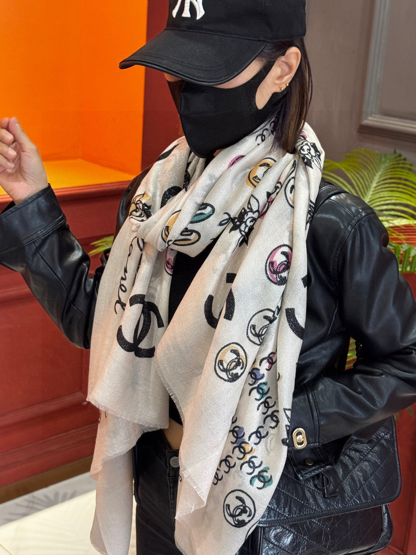 上新🌟 会发光发亮的围巾 💄💋新款客供银线💖羊绒面料长巾 😘美翻了[流泪]【手绘LOGO银线长巾】御用殿