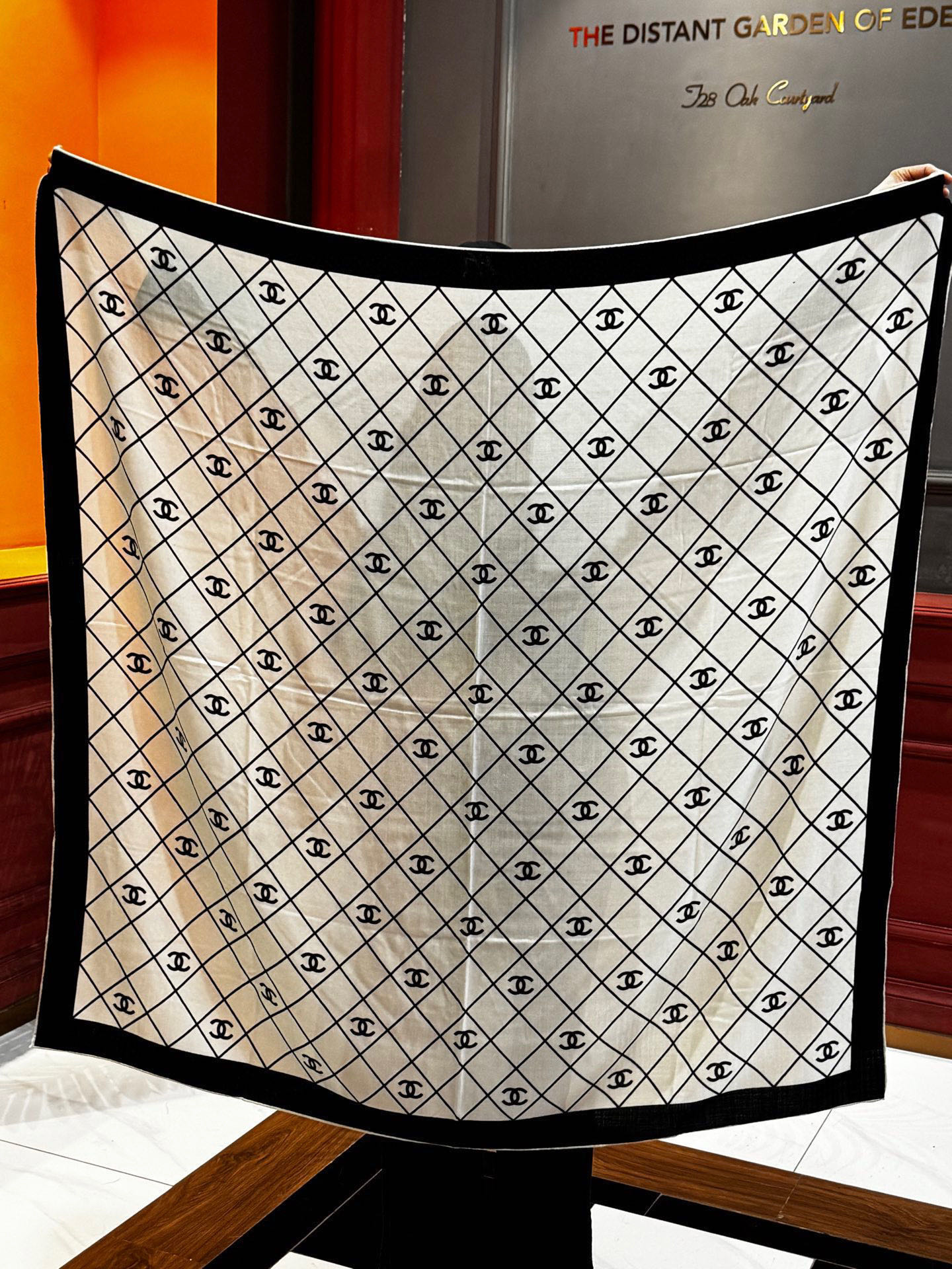 【升级双面同色 加密面料】 上新❤️ 140*140台版印花 黑白二色 高级都市新贵！山茶花的再一次邂逅