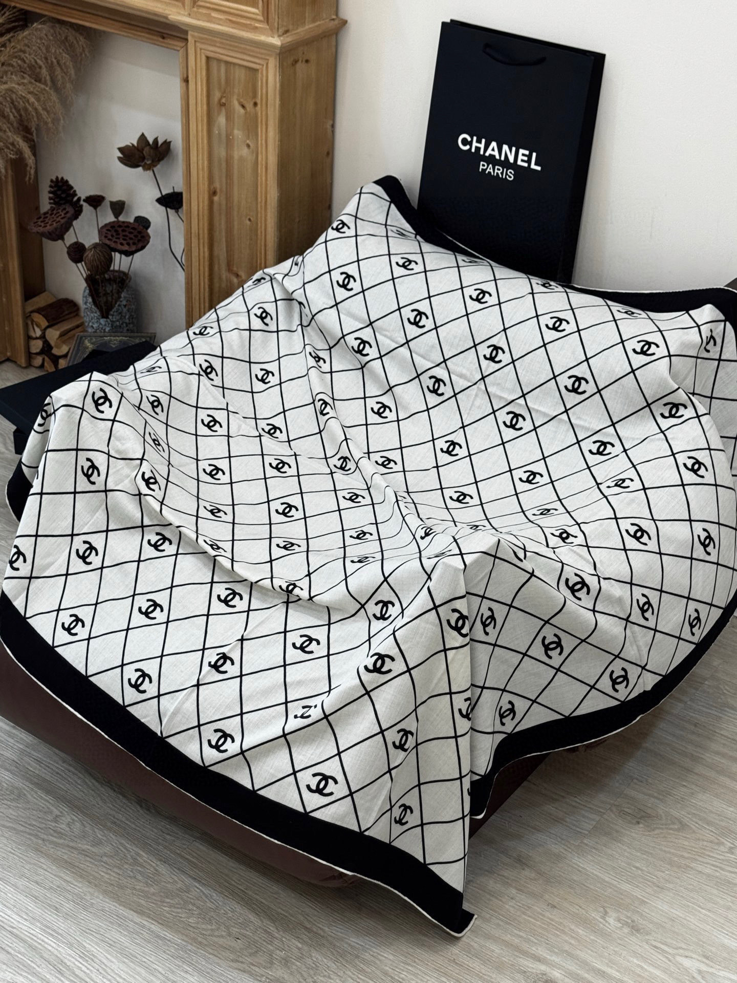 【升级双面同色 加密面料】 上新❤️ 140*140台版印花 黑白二色 高级都市新贵！山茶花的再一次邂逅