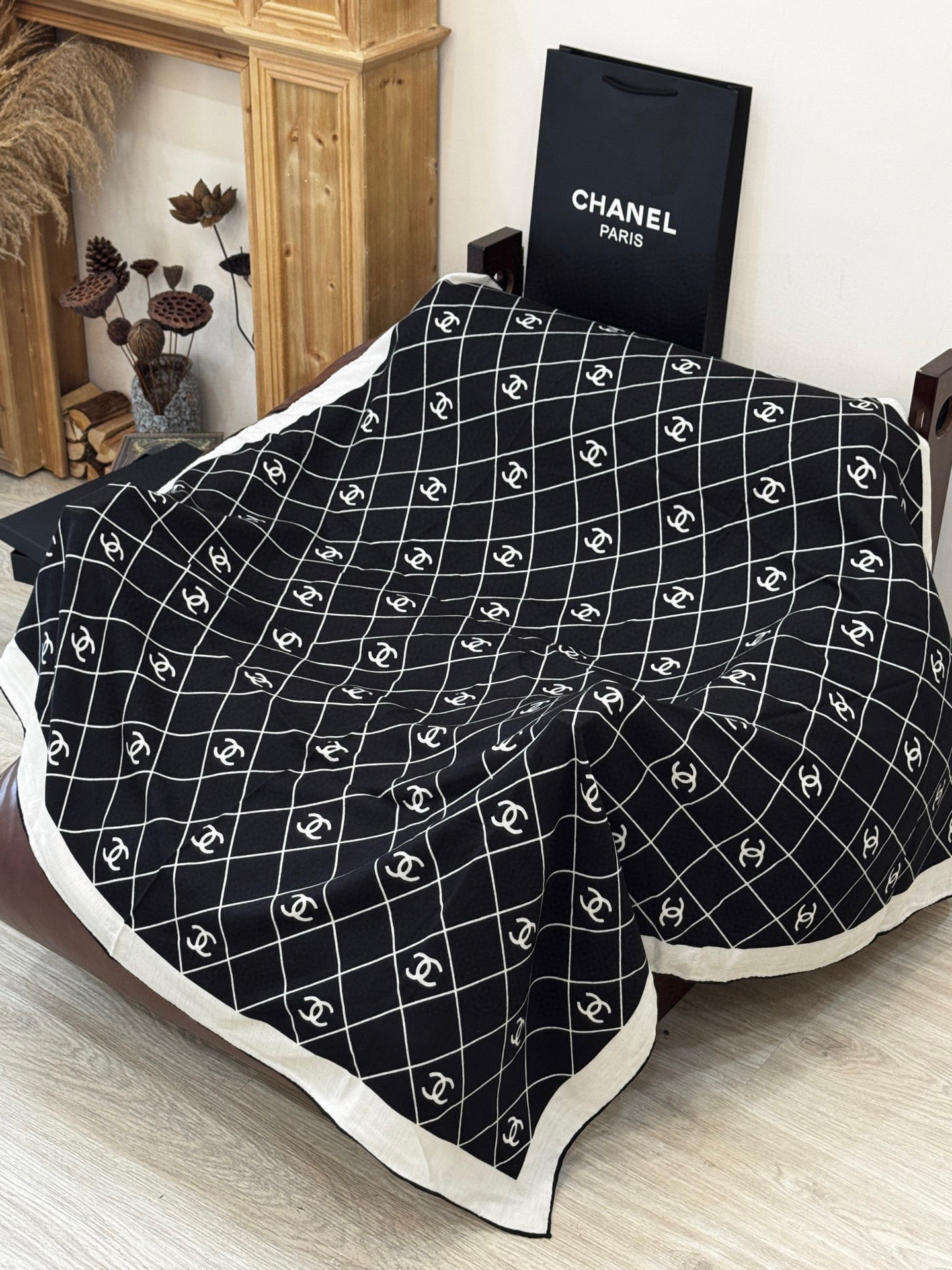 【升级双面同色 加密面料】 上新❤️ 140*140台版印花 黑白二色 高级都市新贵！山茶花的再一次邂逅