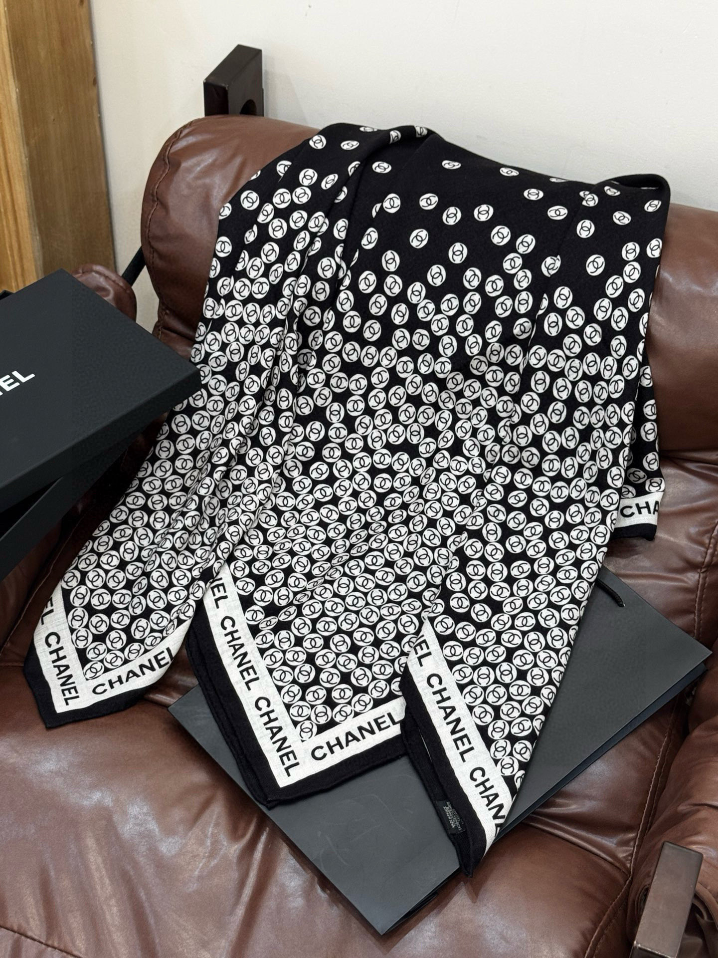 Chanel 25s秋冬新品～【140顶级丝毛双面同色披肩】25s 秋冬披肩设计真的好有突破粉色米色格优