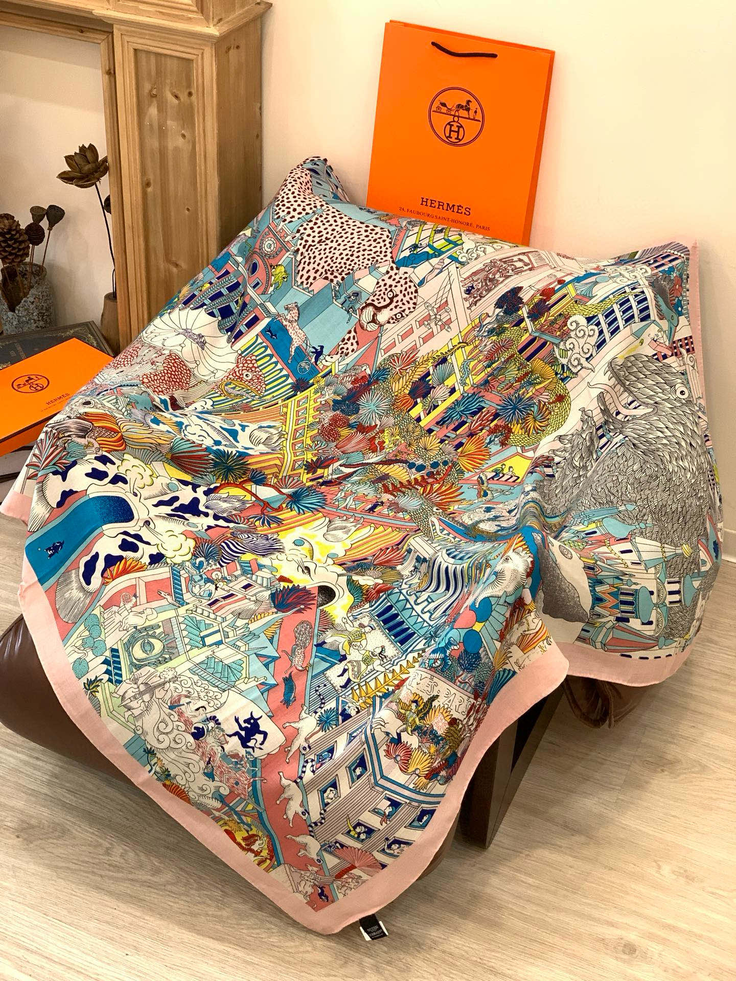 羊绒新款🆕👏👏买了都说好看‼️推荐💕爱马仕双面同色羊绒方巾【动物之城双面同色140】，顶级工艺超值‼️爱