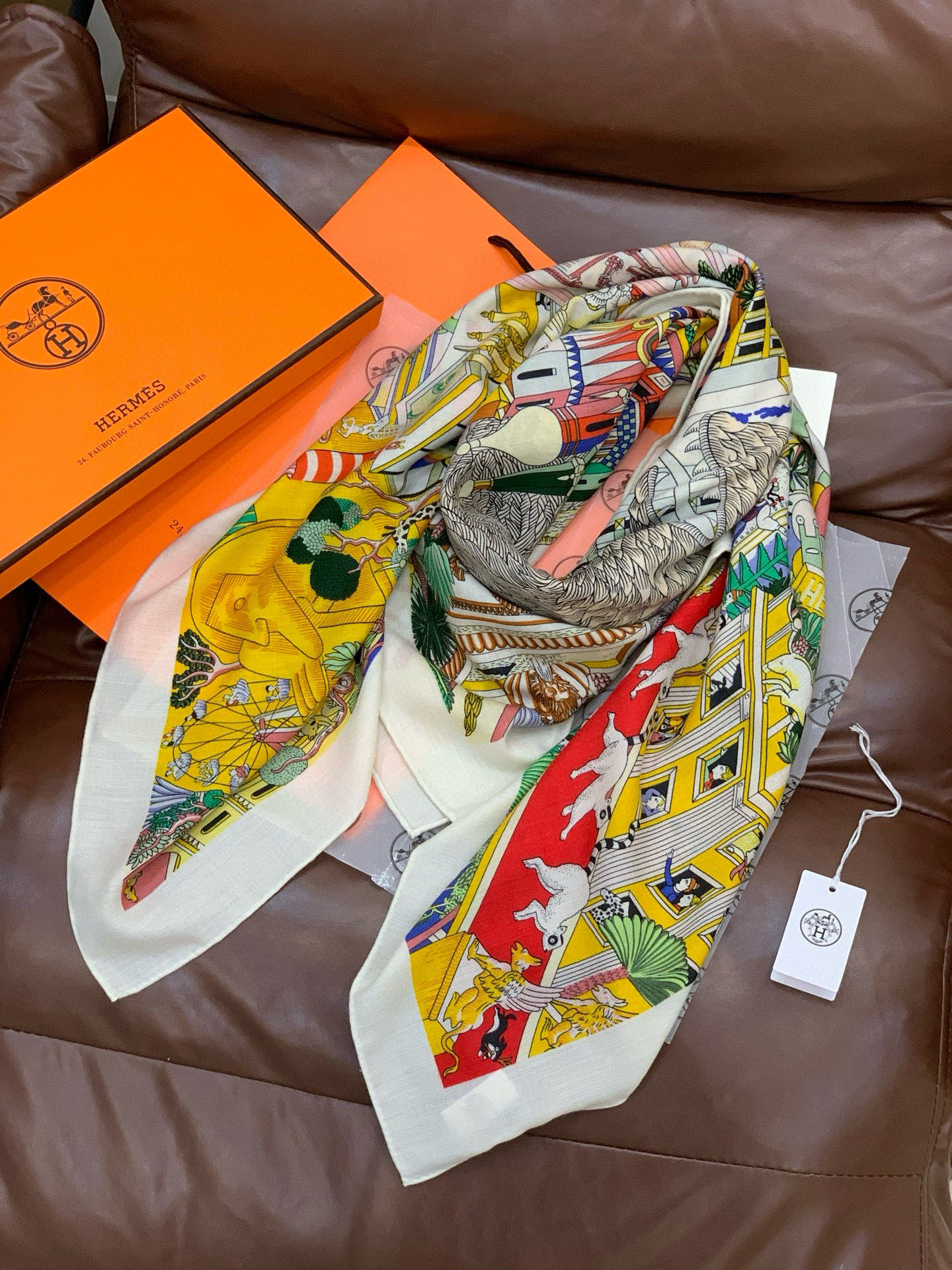 羊绒新款🆕👏👏买了都说好看‼️推荐💕爱马仕双面同色羊绒方巾【动物之城双面同色140】，顶级工艺超值‼️爱