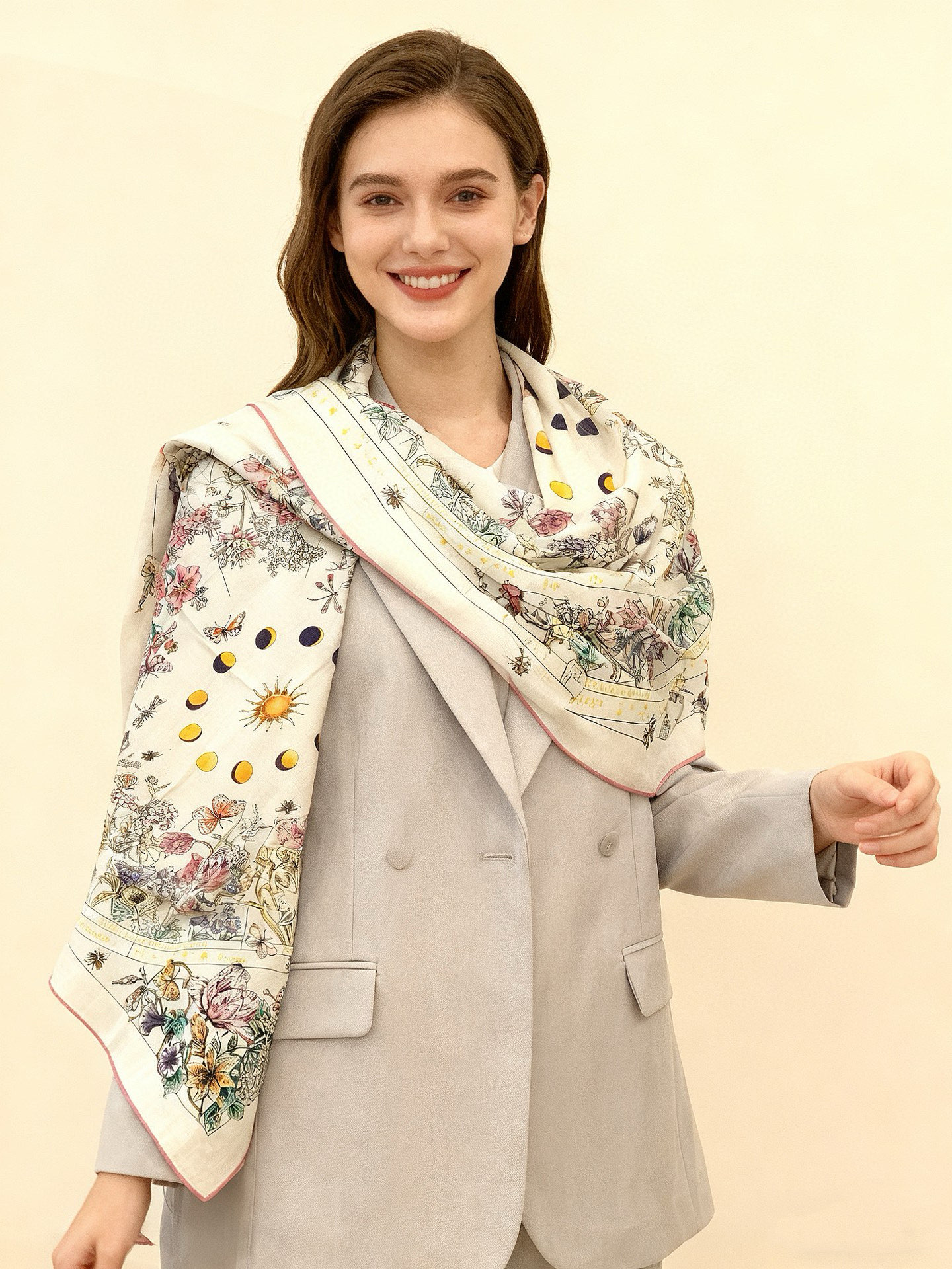 NO:574630,Dior double-sided same-color velvet printed square scarf 140 velvet fabric multi-color Dior Astral Flowers This square scarf is decorated with the Dior Astral Flowers pattern, which interprets the 12 constellation patterns with seasonal flowers and tells a unique story. The design highlights the different months and moon phases of the year. It is carefully made of silk wool fabric, double-sided design, decorated with multi-color patterns and rolled edges, and embellished with the Christian Dior logo to enhance the style.  Can be tied around the neck or used as a headscarf to create a fashionable classic look. Silk wool fabric double-sided multi-color Dior Astral Flowers pattern Christian Dior logo hand-rolled 30 mulberry silk 70 cashmere high version scarf, high version scarf, dior19860909Dior 双面同色丝绒印花方巾 140丝绒面料多色 Dior Astral Flowers 这款方巾饰以 Dior Astral Flowers 图案,以当季花朵演绎 12星座图案,讲述别开生面的故事.设计突显一年四季的不同月份与月相.采用丝毛面料精心制作,双面设计,饰以多色图案和卷边,点缀以 Christian Dior 标志提升格调. 可系在颈部或作为头巾使用,打造时尚的经典造型. 丝毛面料双面多色 Dior Astral Flowers 图案 Christian Dior 标志 手工卷边 30桑蚕丝70羊绒高版本围巾,高版本围巾,dior,scarf