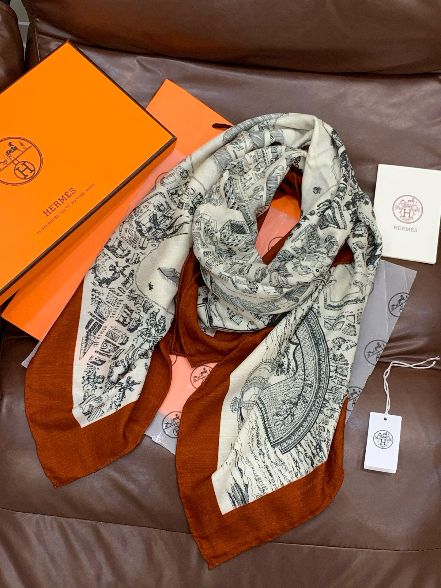 【140顶级丝羊绒双面同色披肩『骏马之城』！！超级气质！！】不仅美有其表，更有好品质与好细节的出彩内质！