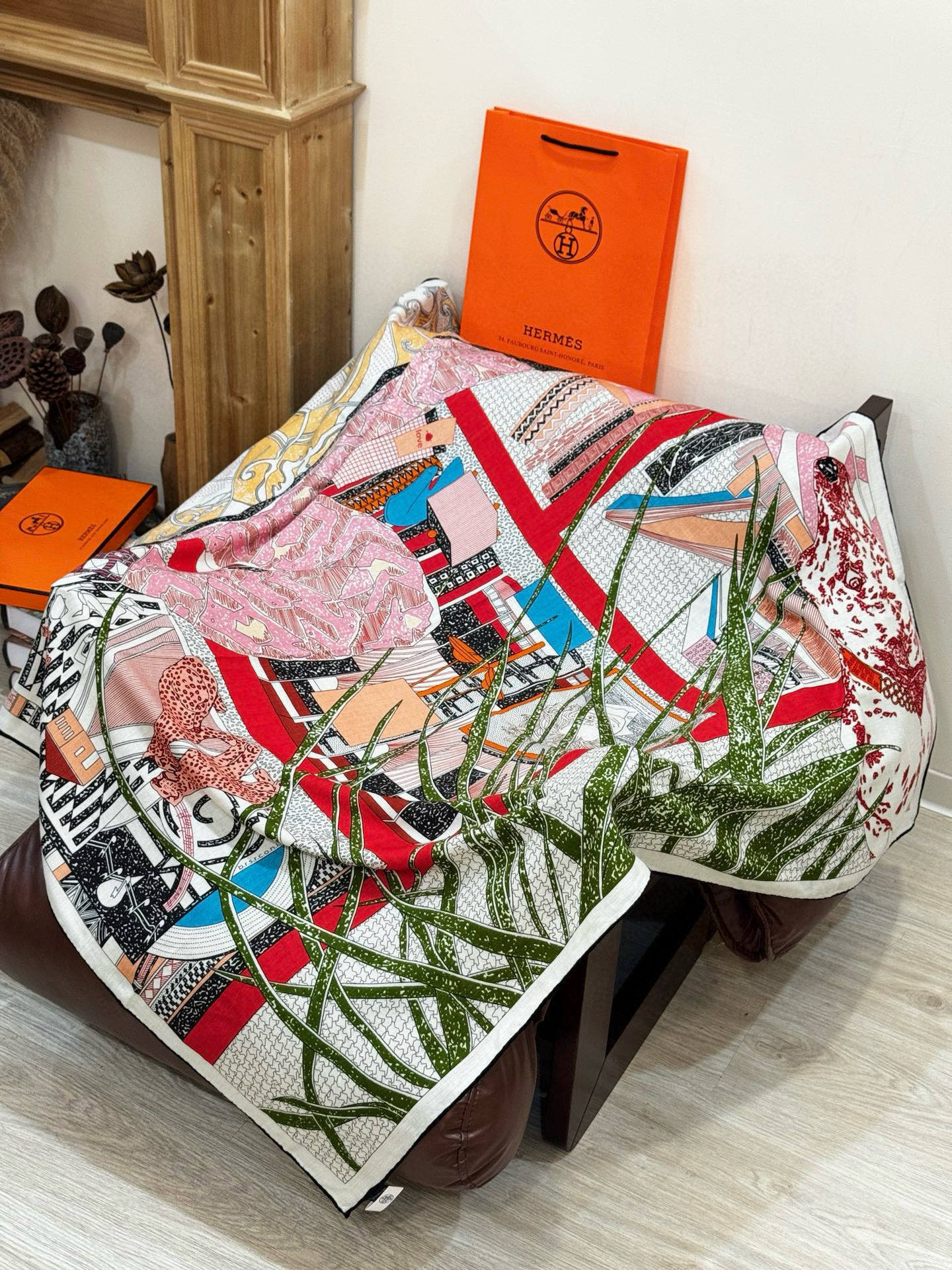 💟2025年秋冬抢先 上新💞【双面同色丝毛方巾】手工卷边山羊绒和真丝混纺披肩（70%山羊绒，30%桑蚕丝