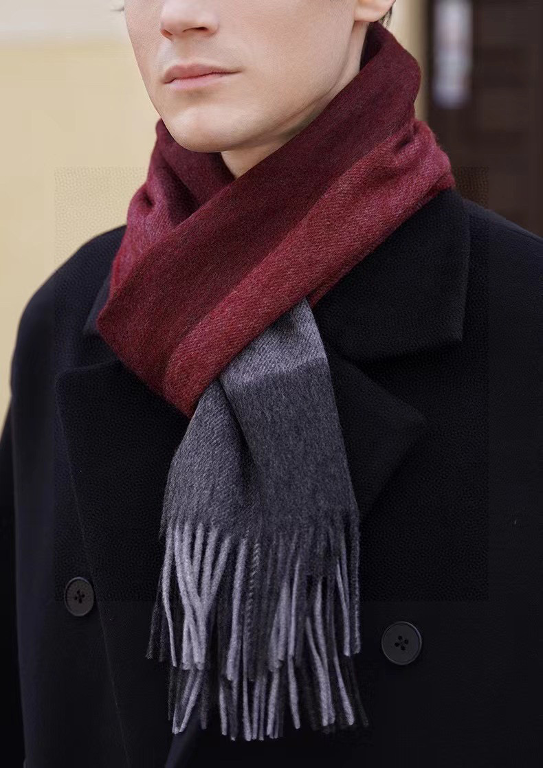 巴宝莉最新男士双色纯羊绒围巾👍我们的男款围巾且买且珍惜~~男款真的很少，一年也就出几款，都是出口订单所以