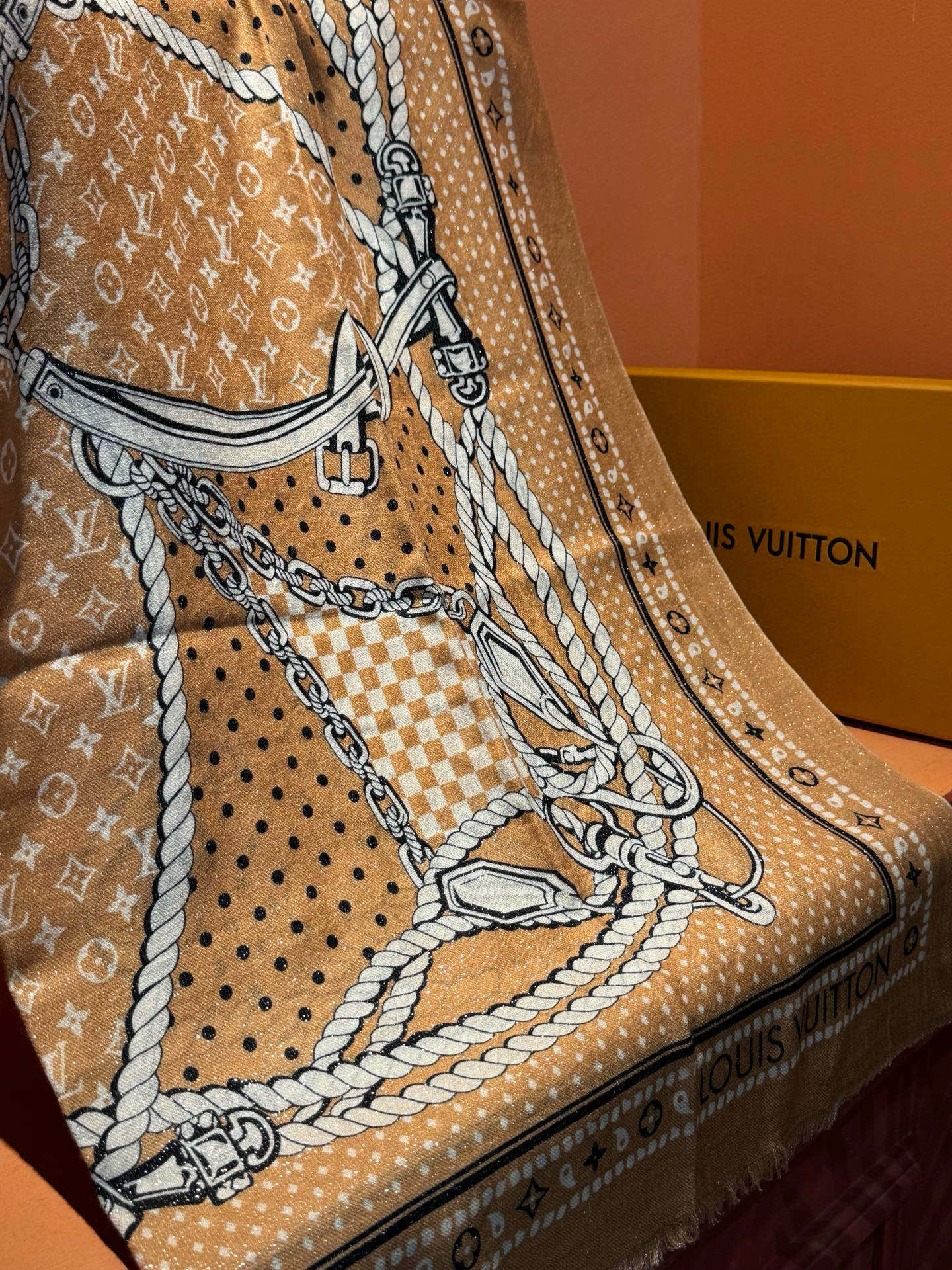 会发光发亮的围巾 💄💋新款客供亮片💖羊绒面料长巾 😘美翻了[流泪]【彩色山茶花银线长巾】御用殿堂级极‼️