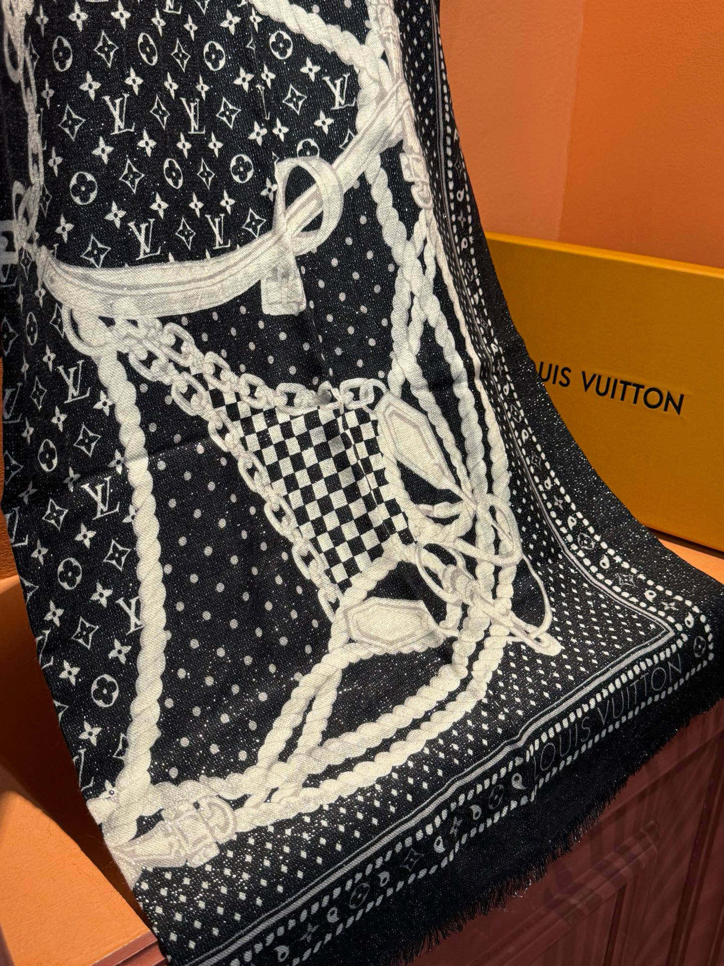 会发光发亮的围巾 💄💋新款客供亮片💖羊绒面料长巾 😘美翻了[流泪]【彩色山茶花银线长巾】御用殿堂级极‼️