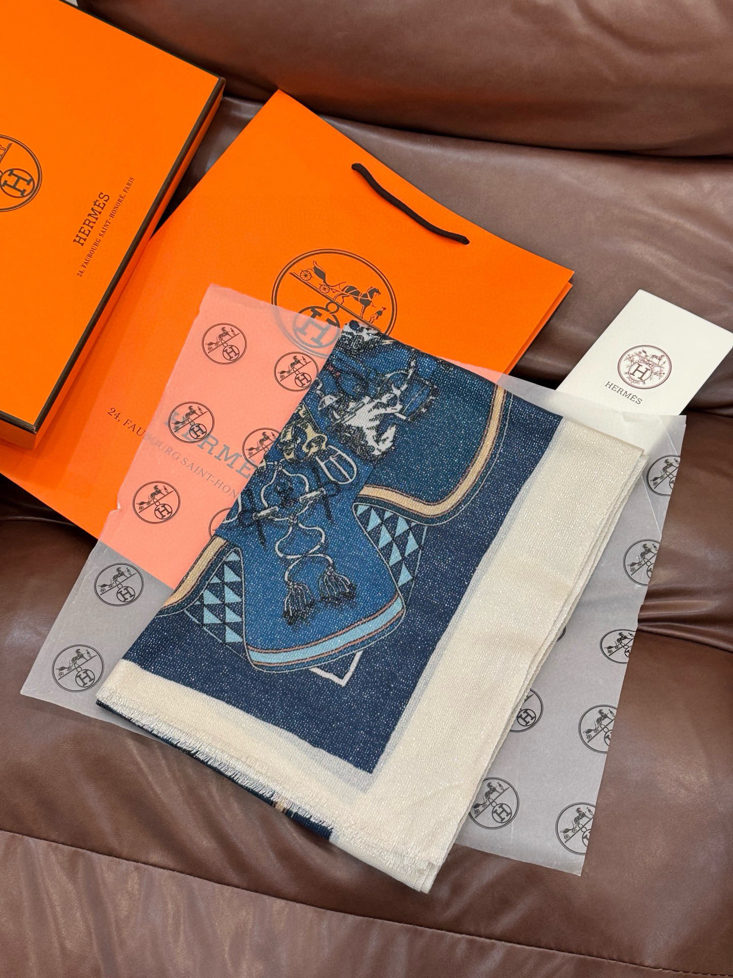 会发光发亮的围巾 羊绒新款🆕👏买了都说好看‼️推荐💕爱马仕羊绒方巾，顶级工艺超值‼️爱马仕专柜爆款🎁💟立