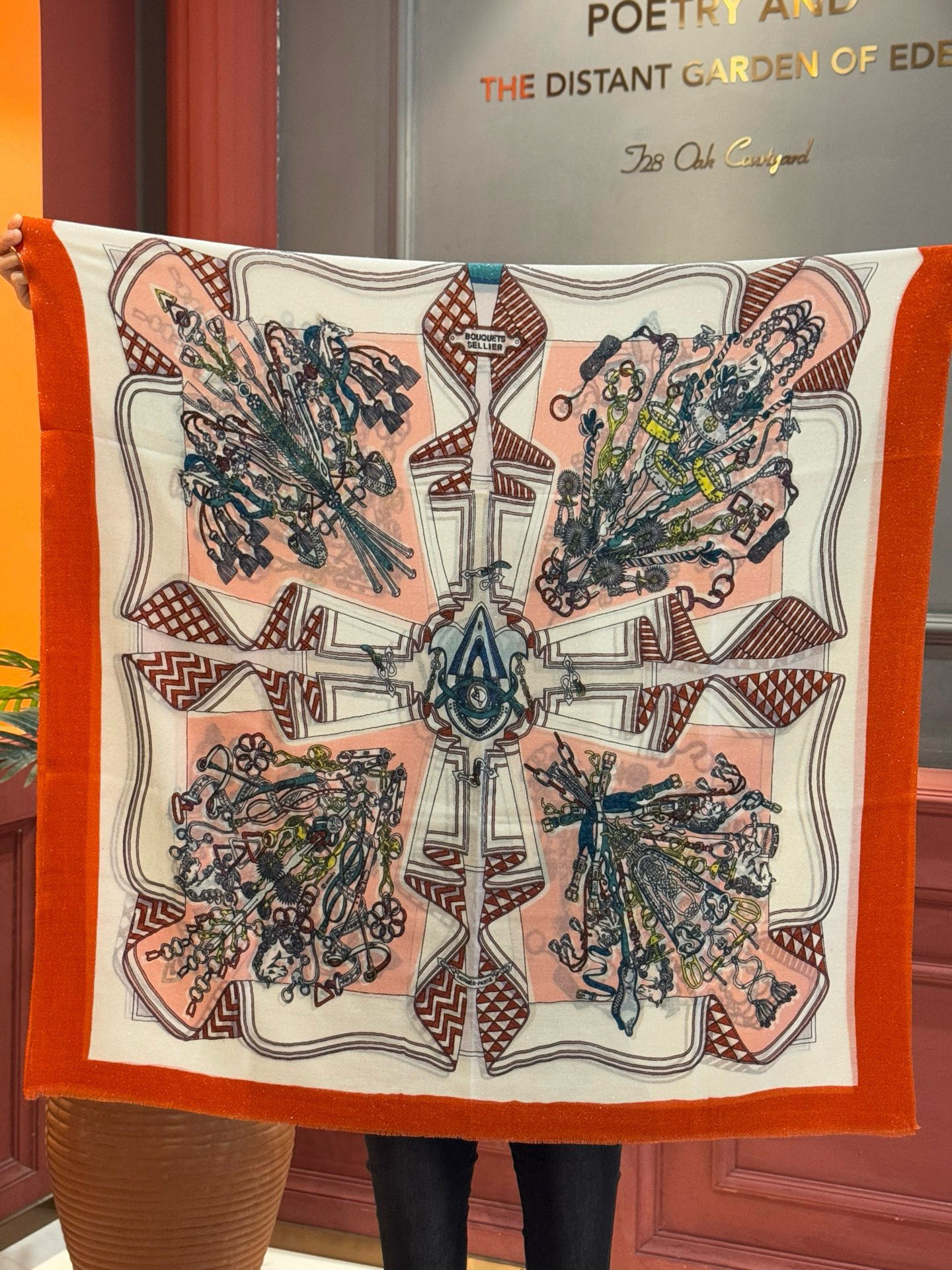 会发光发亮的围巾 羊绒新款🆕👏买了都说好看‼️推荐💕爱马仕羊绒方巾，顶级工艺超值‼️爱马仕专柜爆款🎁💟立