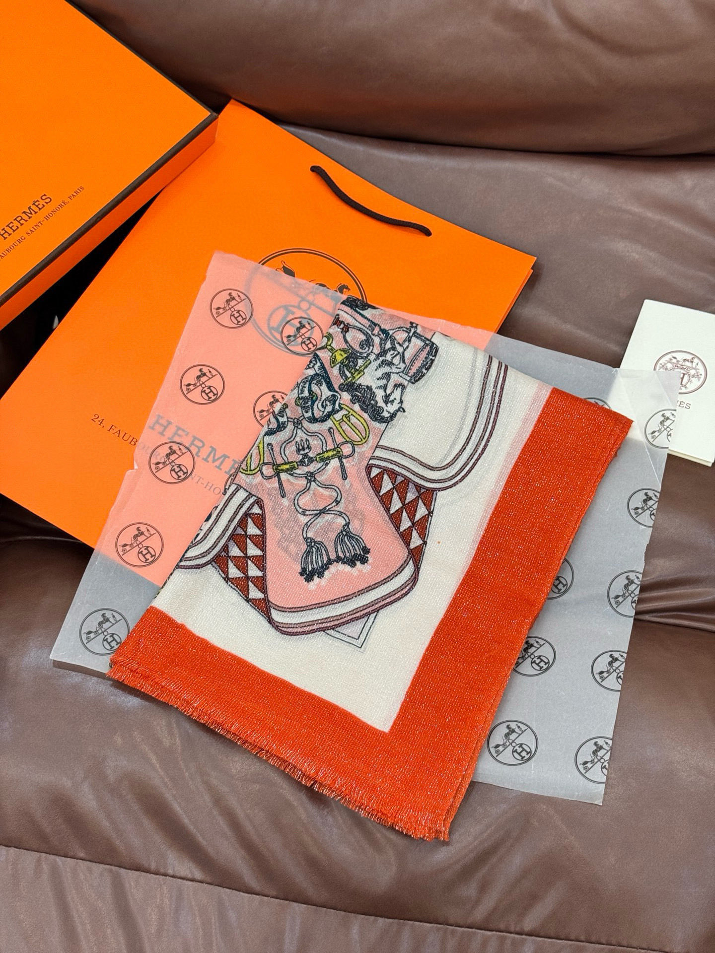 会发光发亮的围巾 羊绒新款🆕👏买了都说好看‼️推荐💕爱马仕羊绒方巾，顶级工艺超值‼️爱马仕专柜爆款🎁💟立