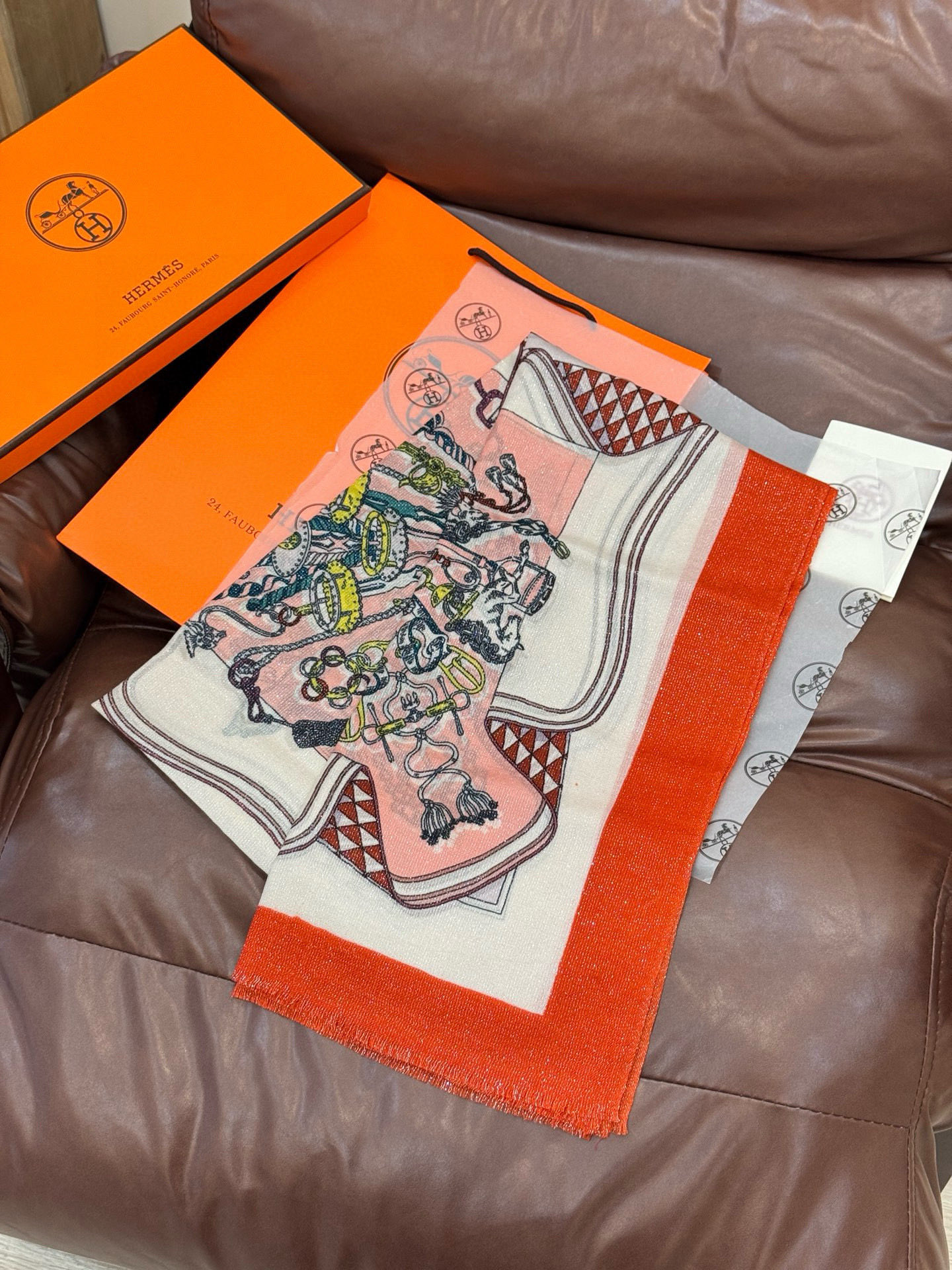 会发光发亮的围巾 羊绒新款🆕👏买了都说好看‼️推荐💕爱马仕羊绒方巾，顶级工艺超值‼️爱马仕专柜爆款🎁💟立
