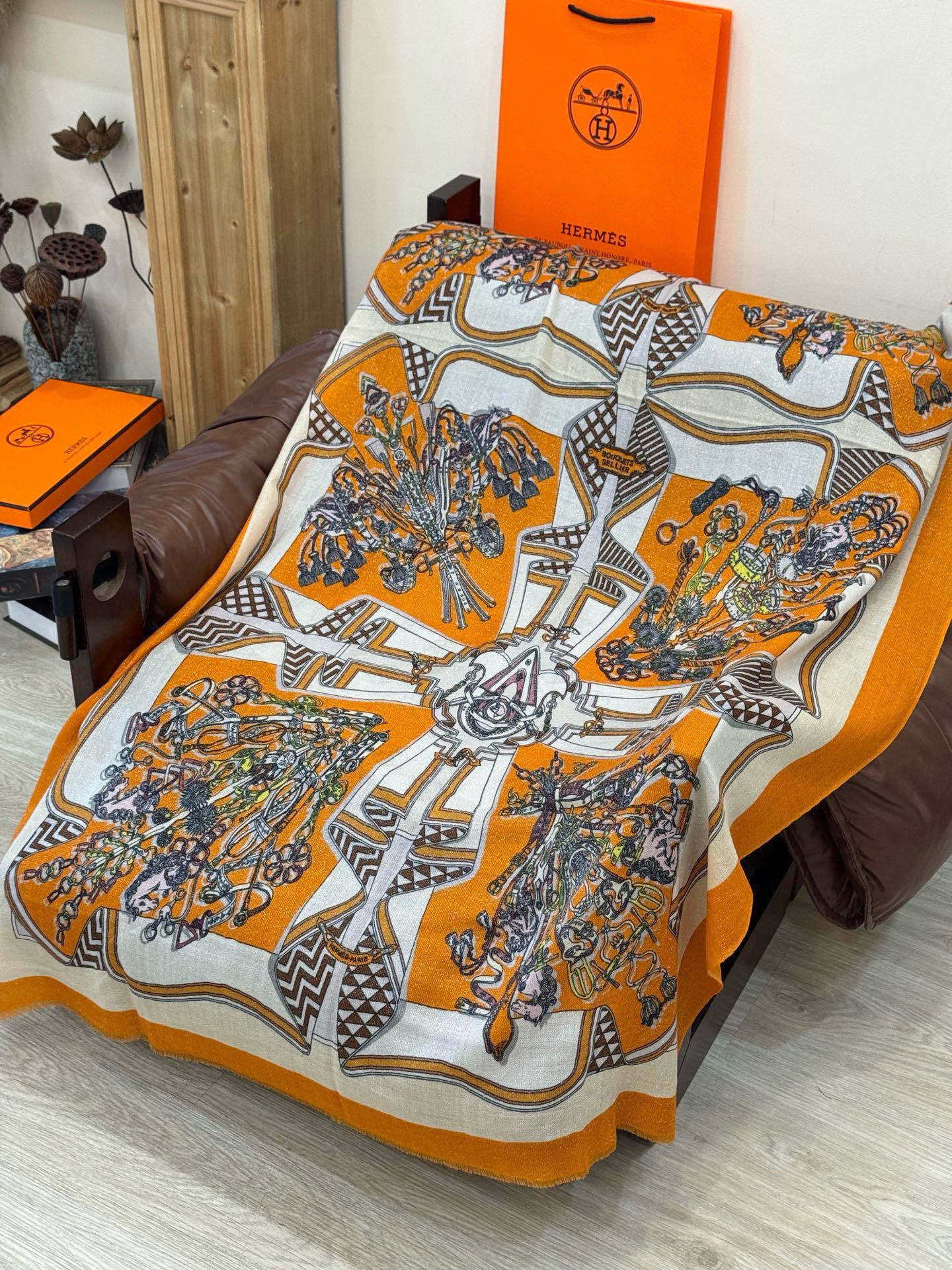 会发光发亮的围巾 羊绒新款🆕👏买了都说好看‼️推荐💕爱马仕羊绒方巾，顶级工艺超值‼️爱马仕专柜爆款🎁💟立