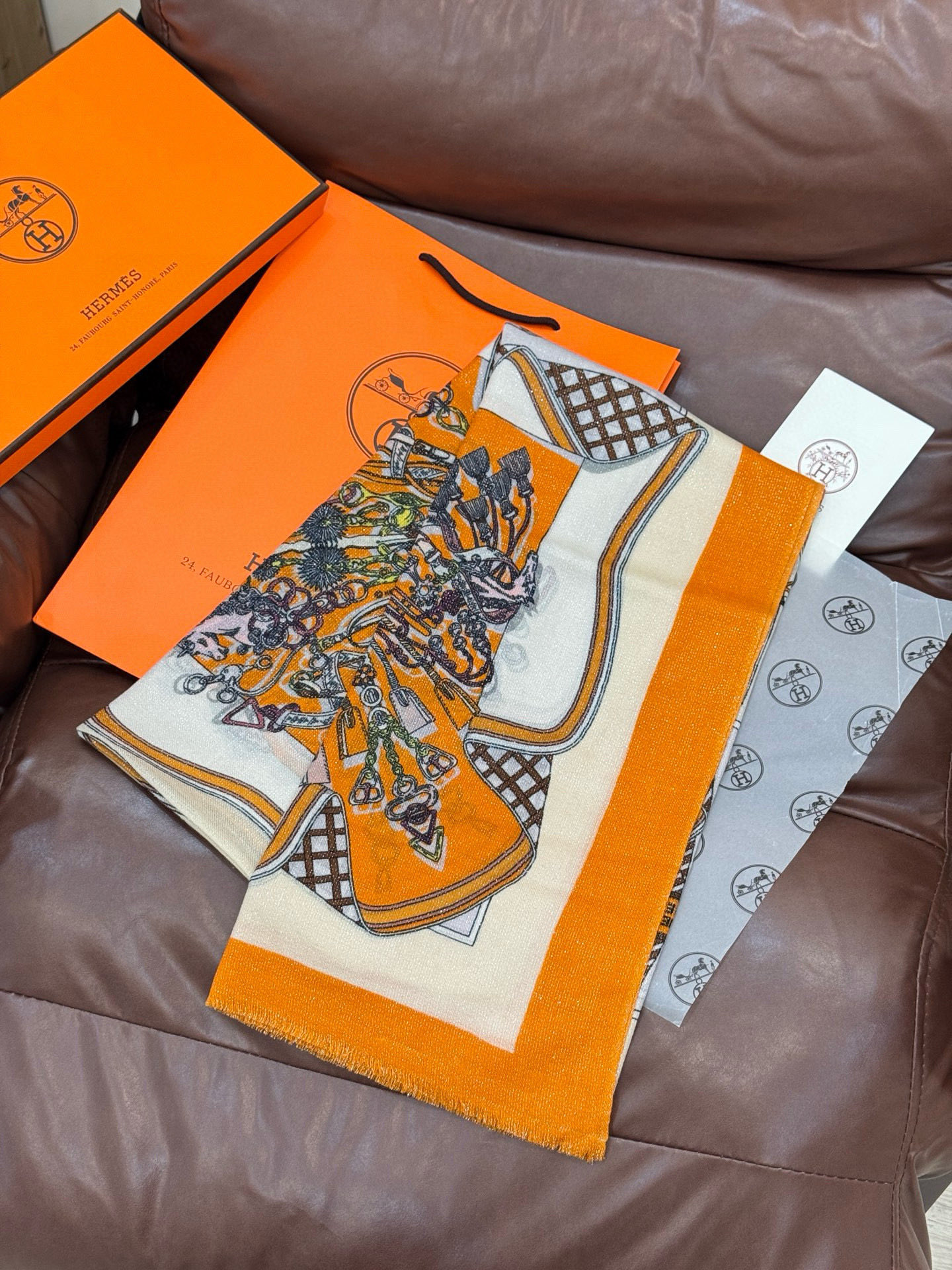 会发光发亮的围巾 羊绒新款🆕👏买了都说好看‼️推荐💕爱马仕羊绒方巾，顶级工艺超值‼️爱马仕专柜爆款🎁💟立